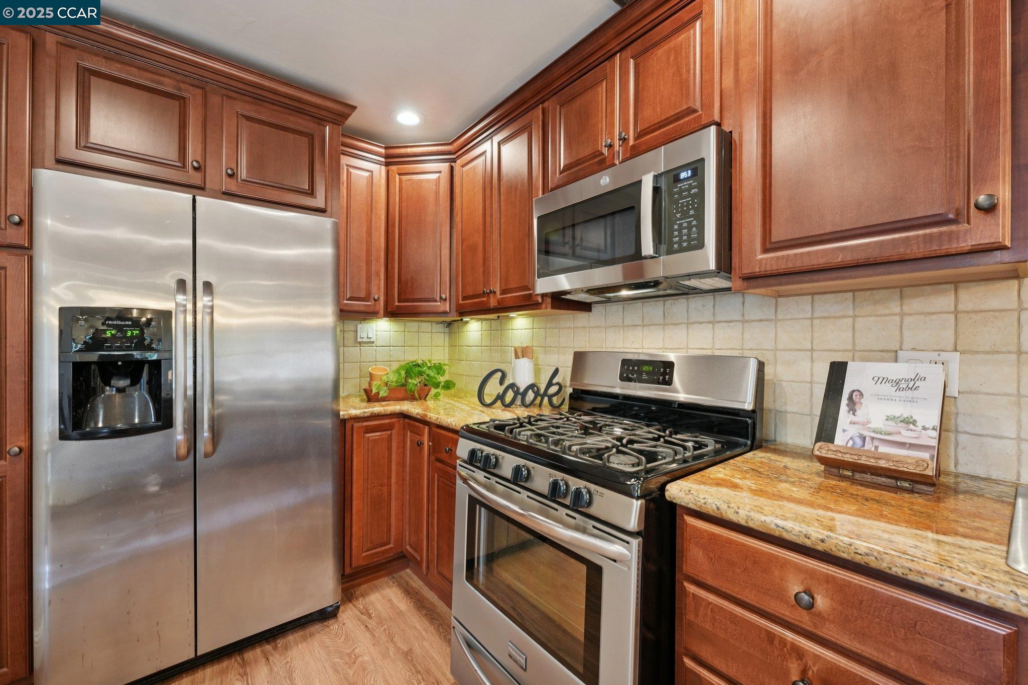 Detail Gallery Image 12 of 49 For 1364 Cobblestone Ct, Concord,  CA 94521 - 4 Beds | 2 Baths