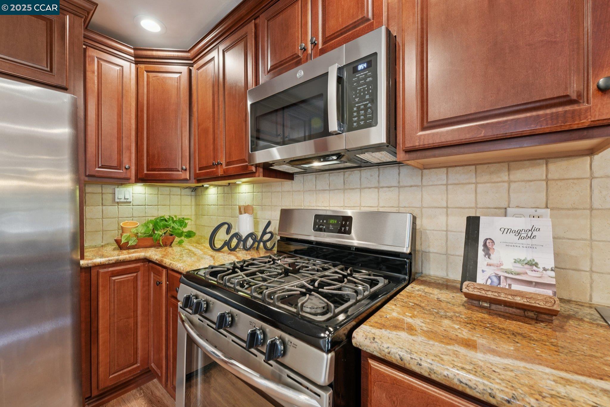 Detail Gallery Image 13 of 49 For 1364 Cobblestone Ct, Concord,  CA 94521 - 4 Beds | 2 Baths