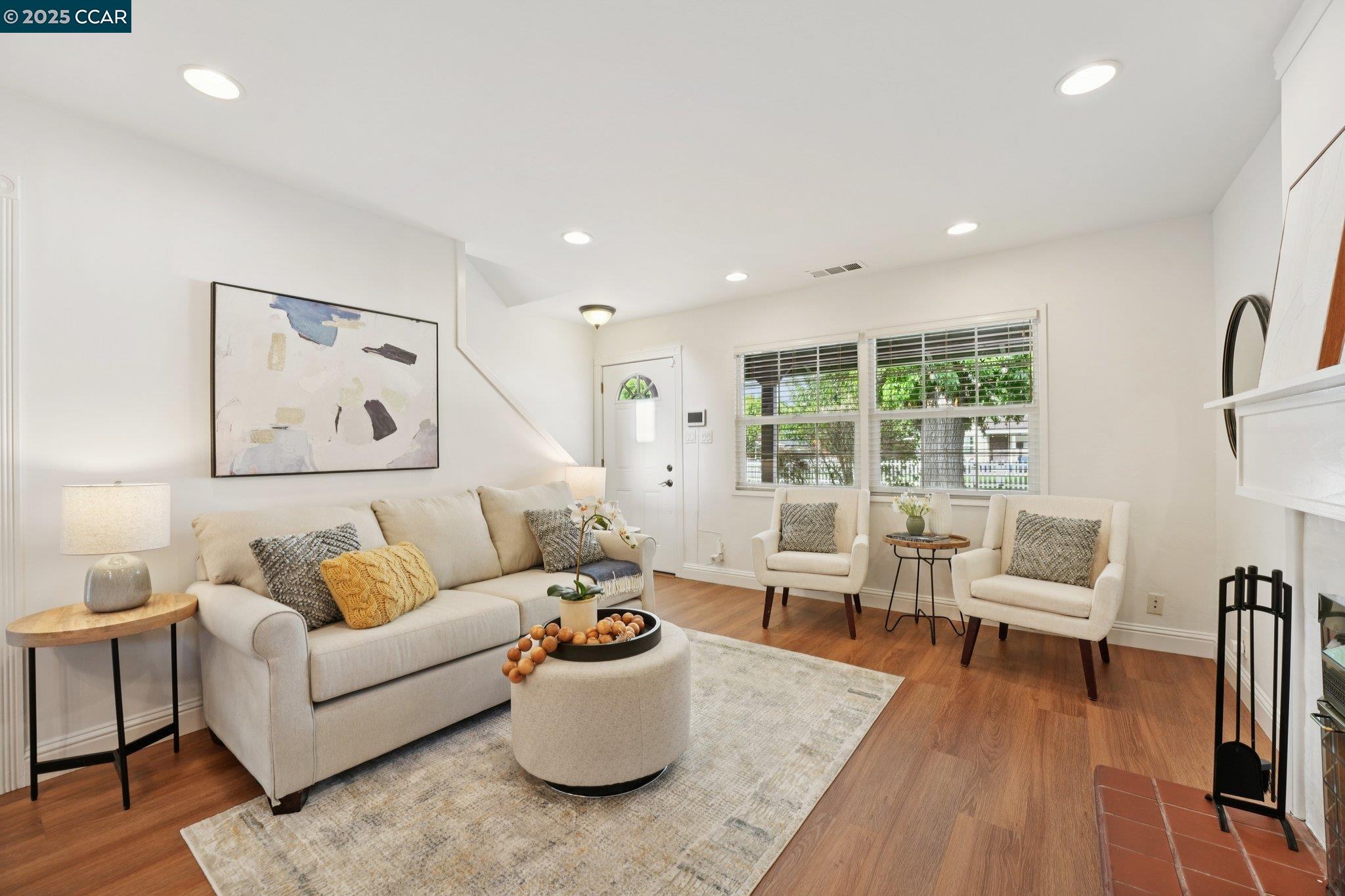 Detail Gallery Image 5 of 49 For 1364 Cobblestone Ct, Concord,  CA 94521 - 4 Beds | 2 Baths