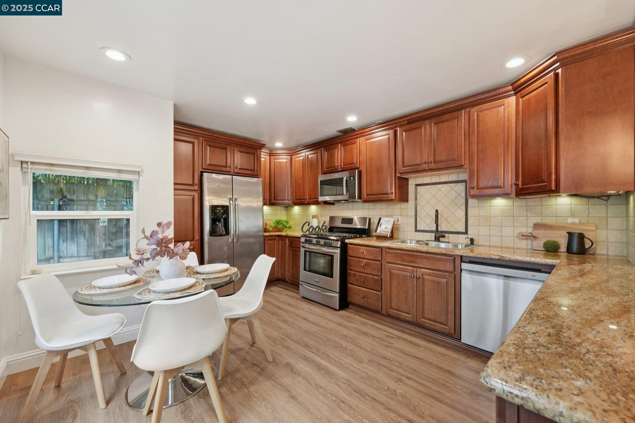 Detail Gallery Image 8 of 49 For 1364 Cobblestone Ct, Concord,  CA 94521 - 4 Beds | 2 Baths