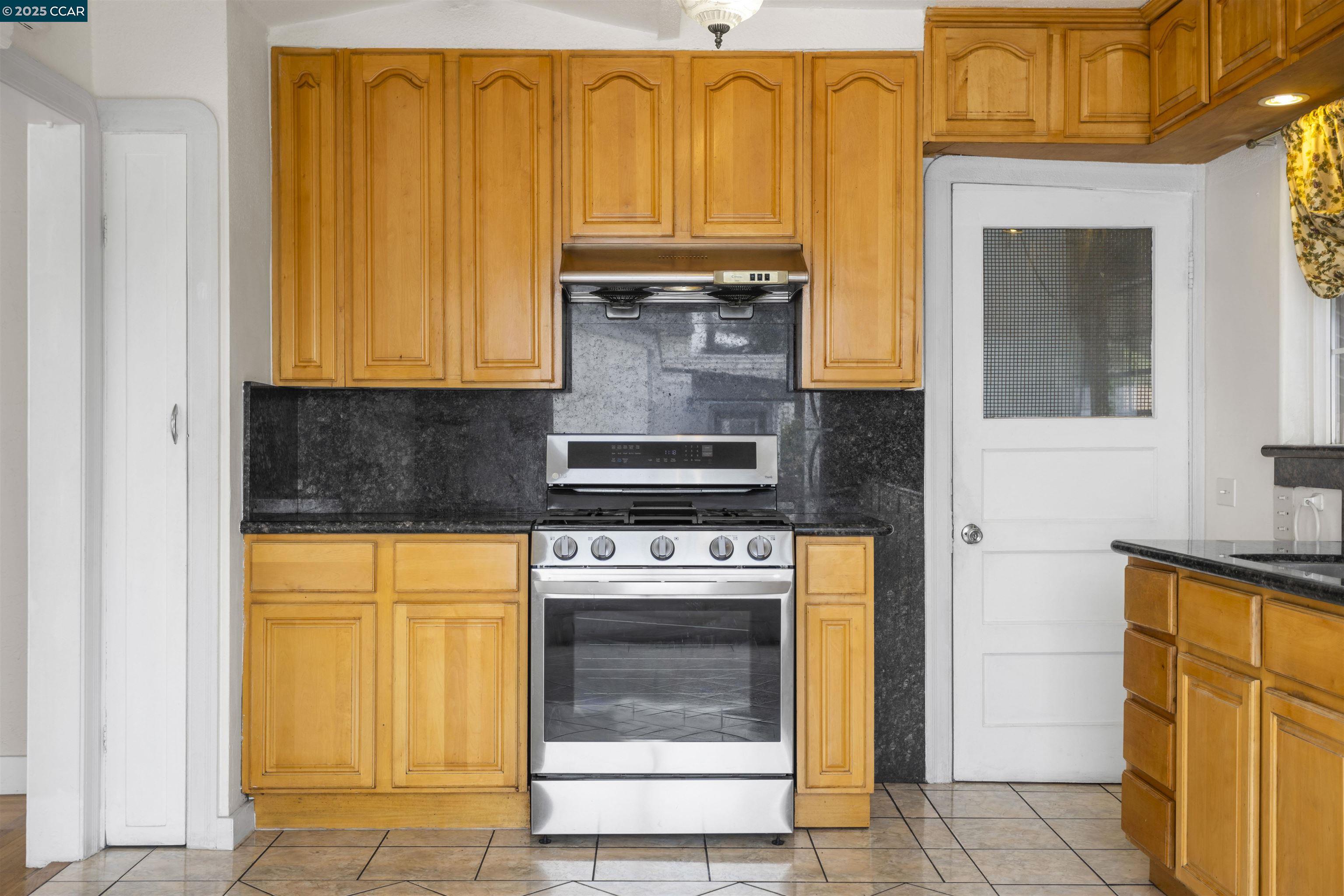 Detail Gallery Image 14 of 39 For 279 Best Ave, San Leandro,  CA 94577 - 2 Beds | 1 Baths