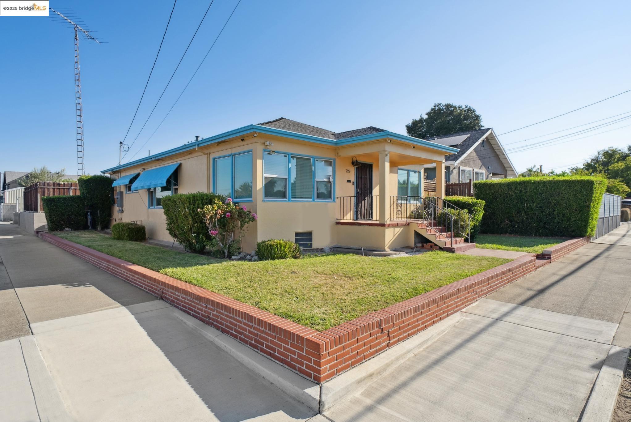 Detail Gallery Image 1 of 50 For 722 W 11th St., Antioch,  CA 94509 - 3 Beds | 2 Baths