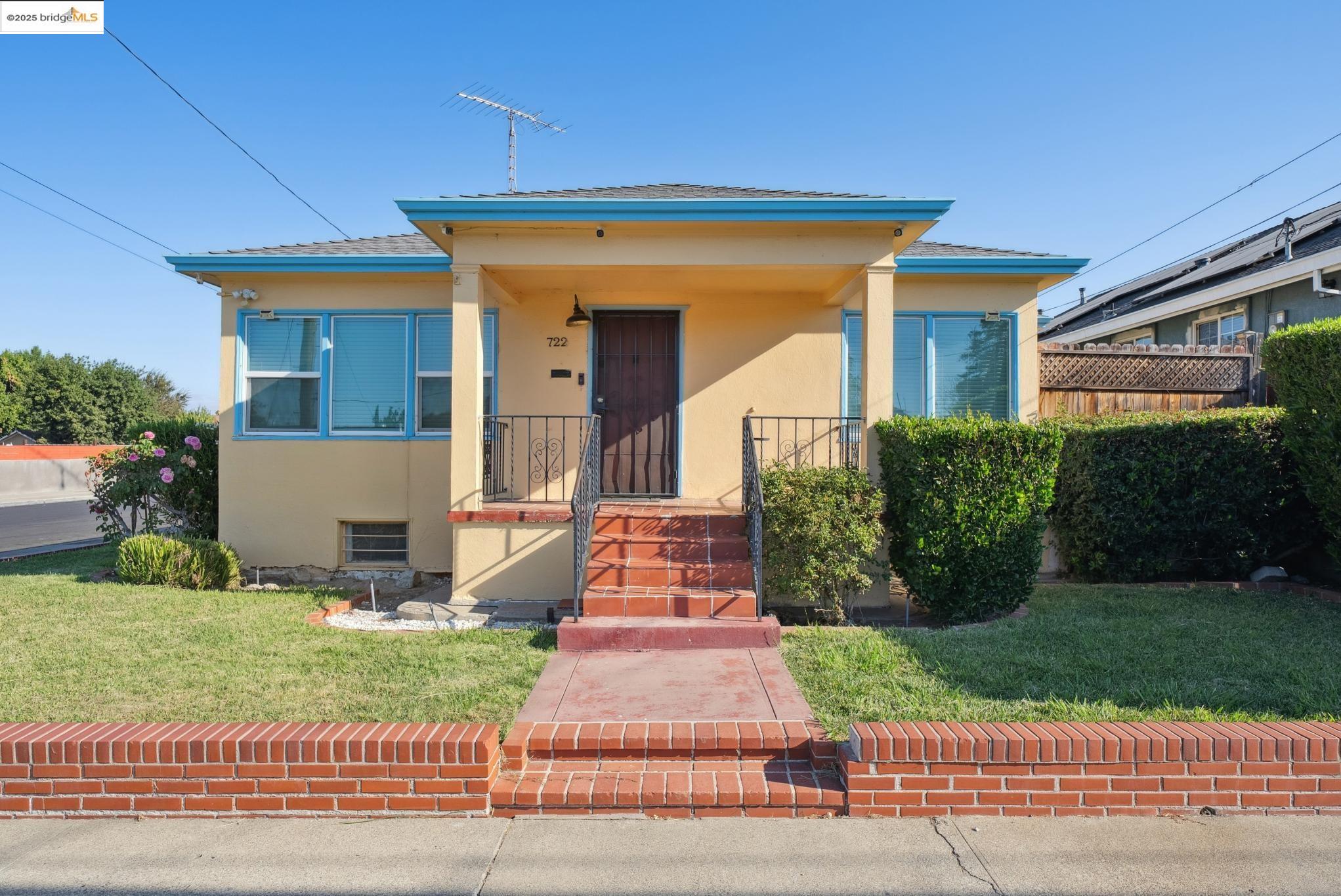 Detail Gallery Image 3 of 50 For 722 W 11th St., Antioch,  CA 94509 - 3 Beds | 2 Baths