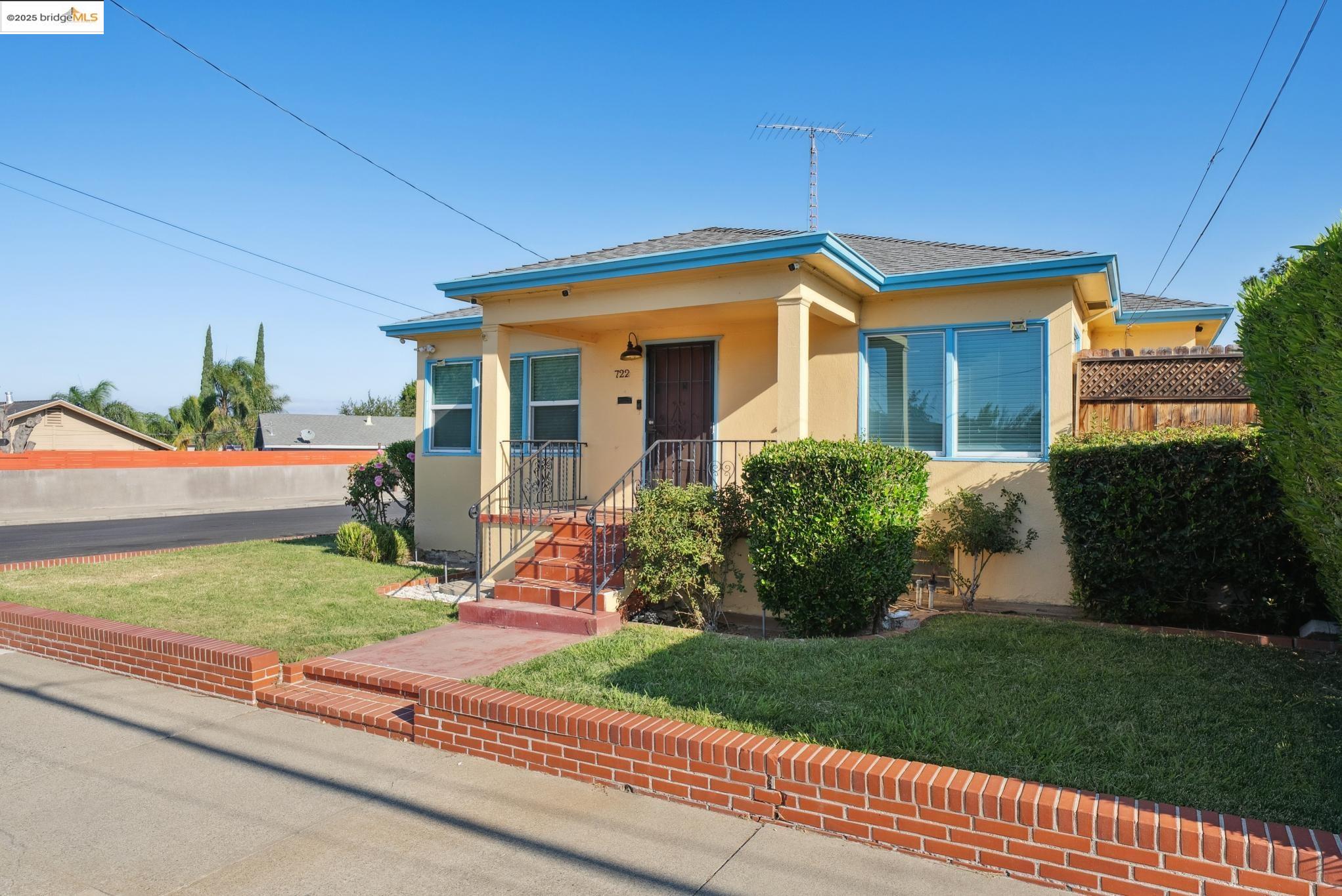 Detail Gallery Image 4 of 50 For 722 W 11th St., Antioch,  CA 94509 - 3 Beds | 2 Baths