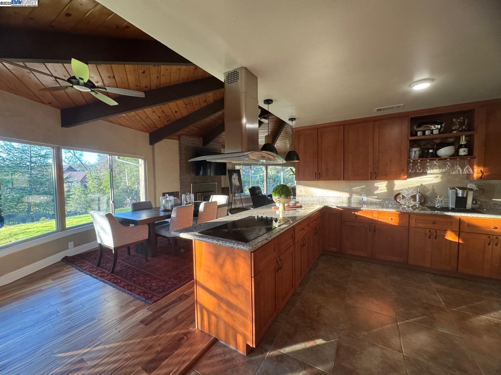 Detail Gallery Image 12 of 47 For 188 Country Club Ln, Napa,  CA 94558 - 4 Beds | 3 Baths