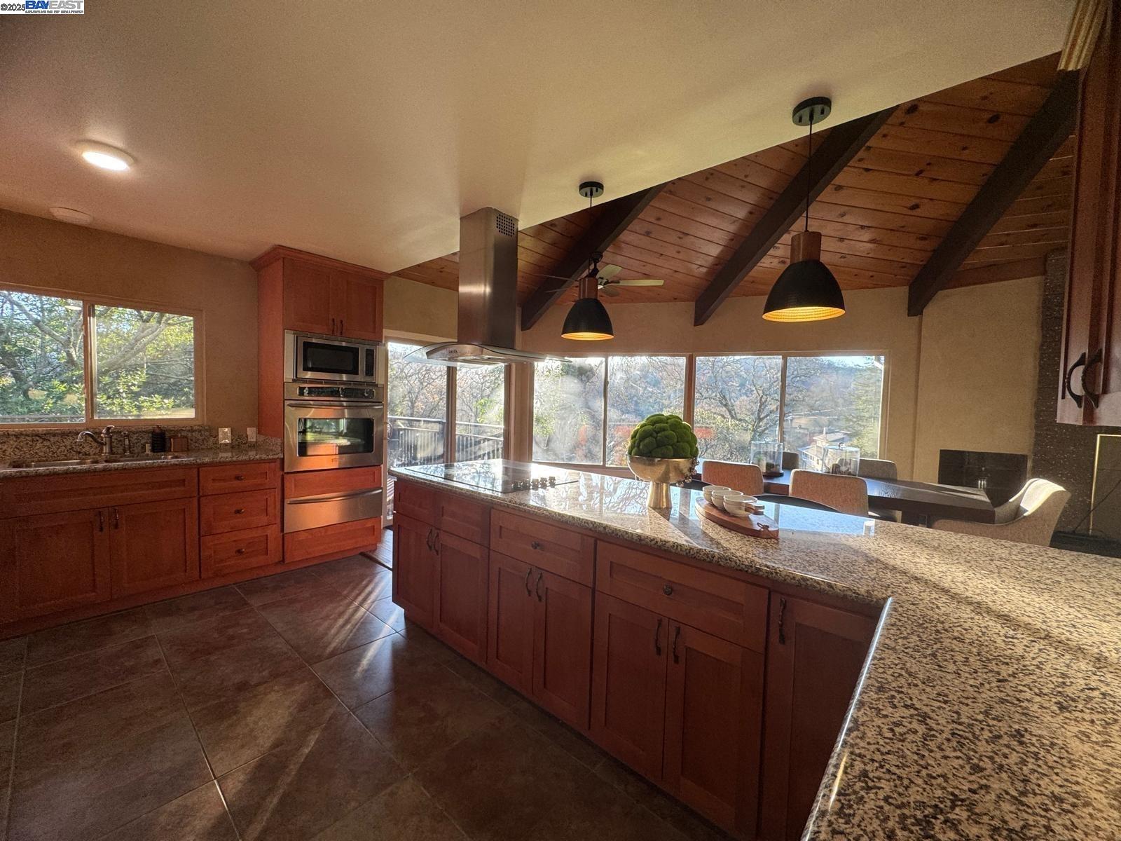 Detail Gallery Image 15 of 47 For 188 Country Club Ln, Napa,  CA 94558 - 4 Beds | 3 Baths