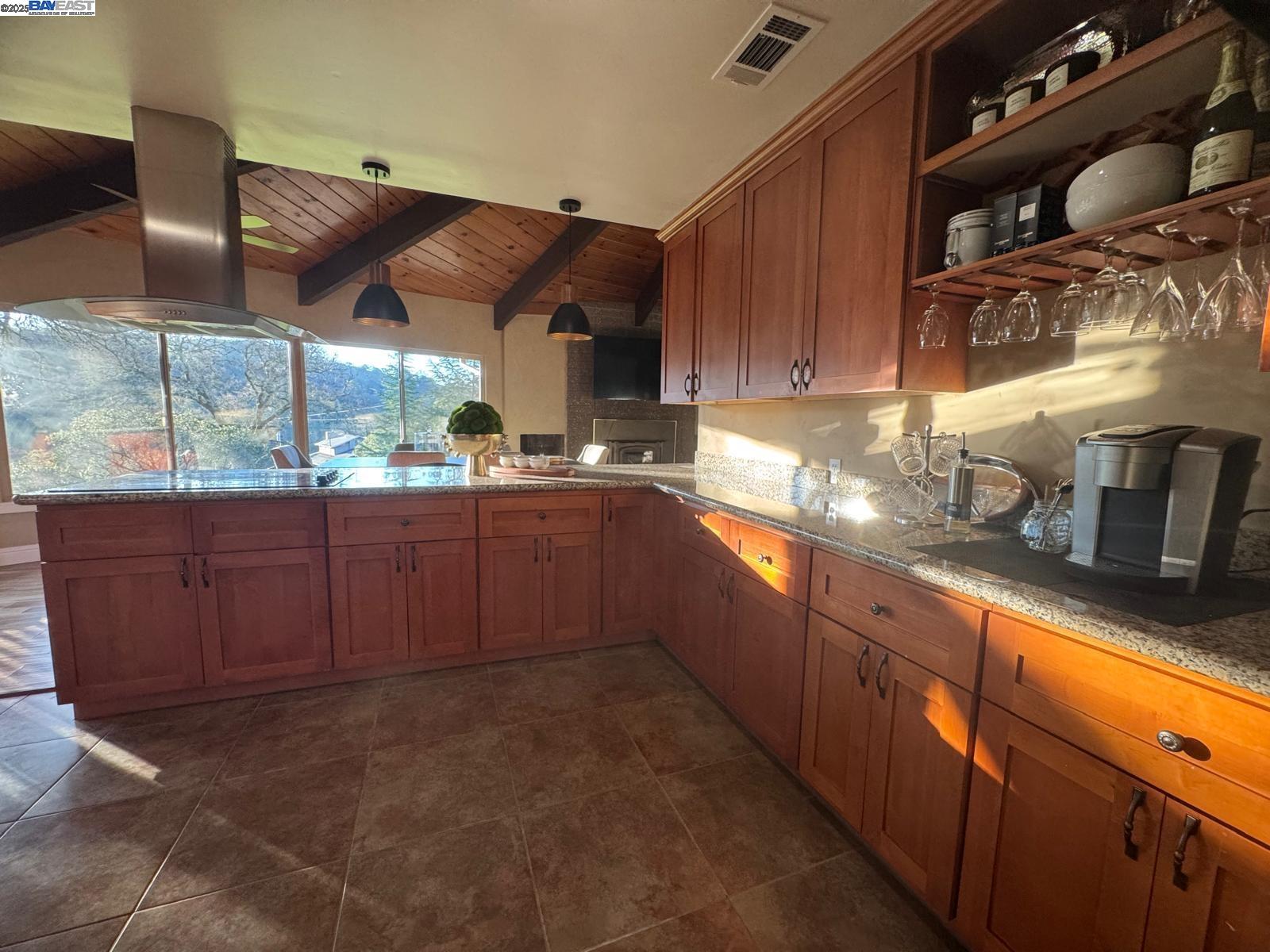 Detail Gallery Image 16 of 47 For 188 Country Club Ln, Napa,  CA 94558 - 4 Beds | 3 Baths