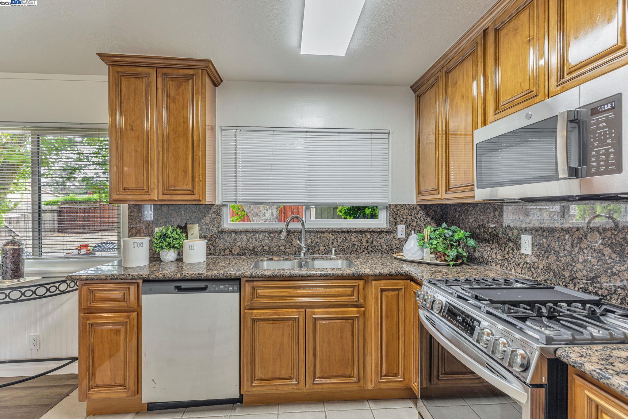 Detail Gallery Image 8 of 29 For 7600 Ironwood Dr, Dublin,  CA 94568 - 3 Beds | 2 Baths