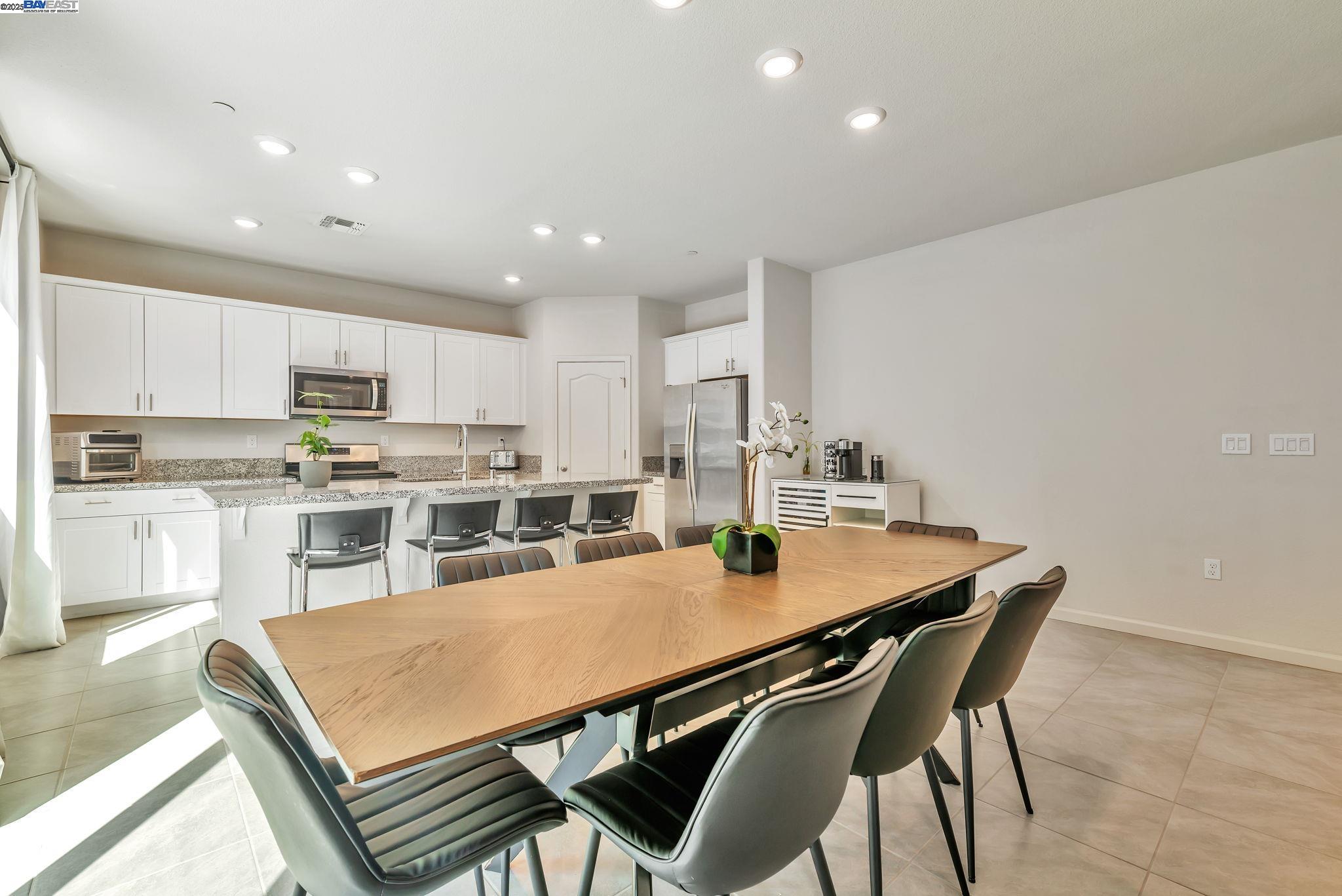 Detail Gallery Image 11 of 31 For 217 Agata Way, Oakley,  CA 94561 - 4 Beds | 3 Baths