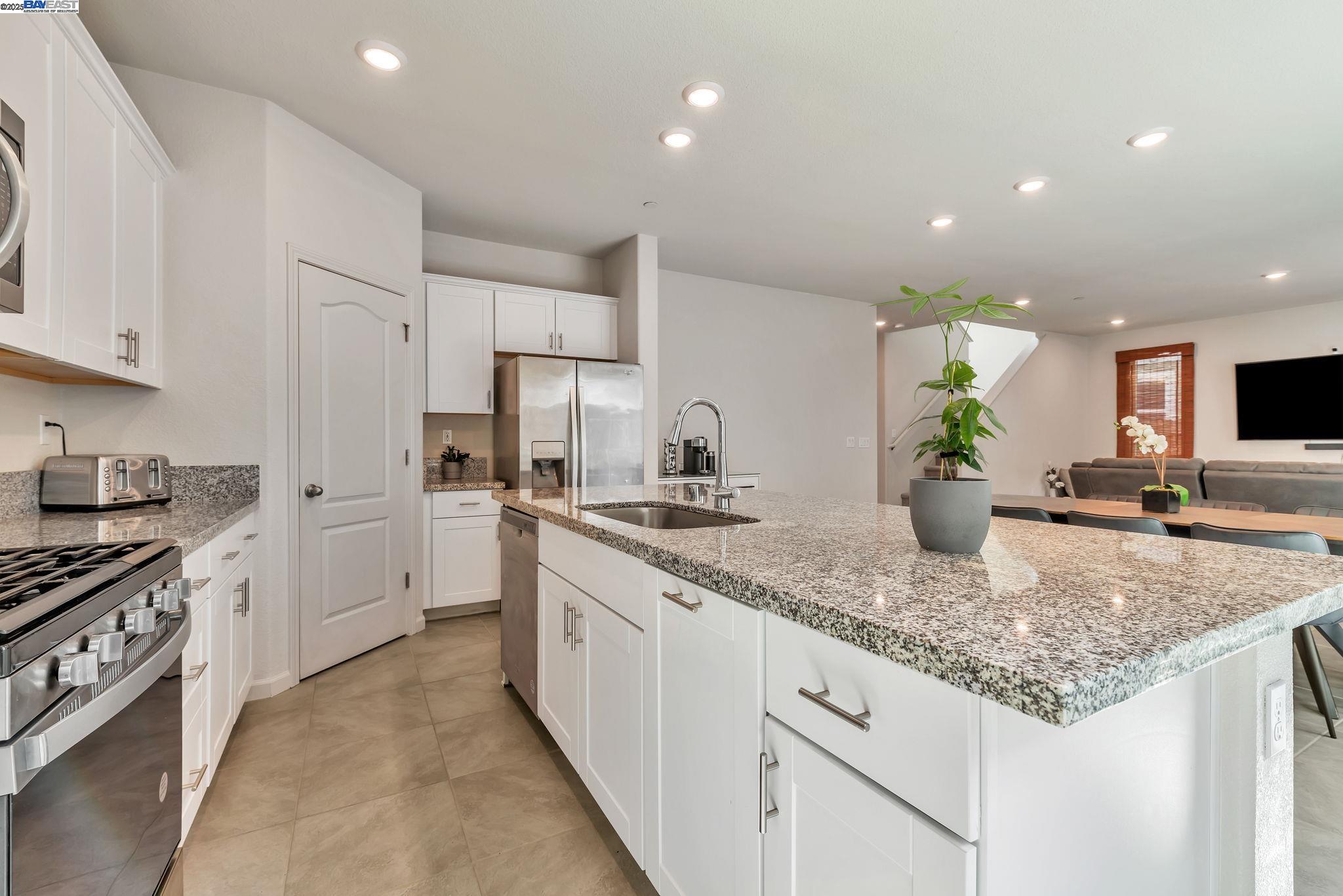Detail Gallery Image 7 of 31 For 217 Agata Way, Oakley,  CA 94561 - 4 Beds | 3 Baths