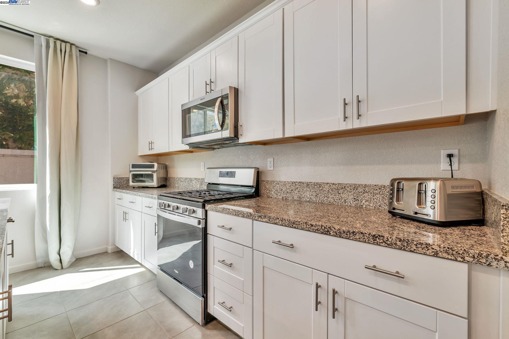 Detail Gallery Image 8 of 31 For 217 Agata Way, Oakley,  CA 94561 - 4 Beds | 3 Baths
