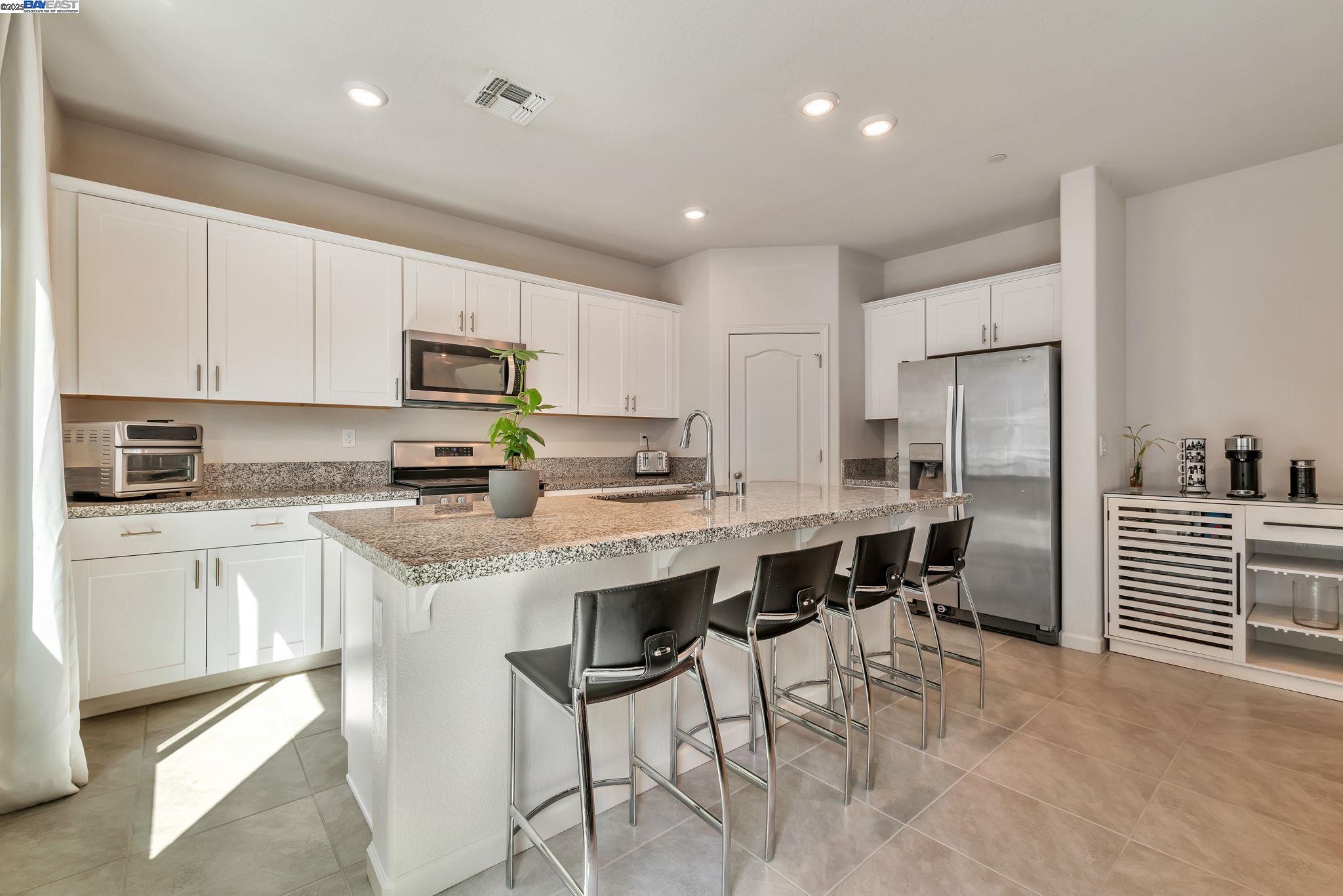 Detail Gallery Image 9 of 31 For 217 Agata Way, Oakley,  CA 94561 - 4 Beds | 3 Baths