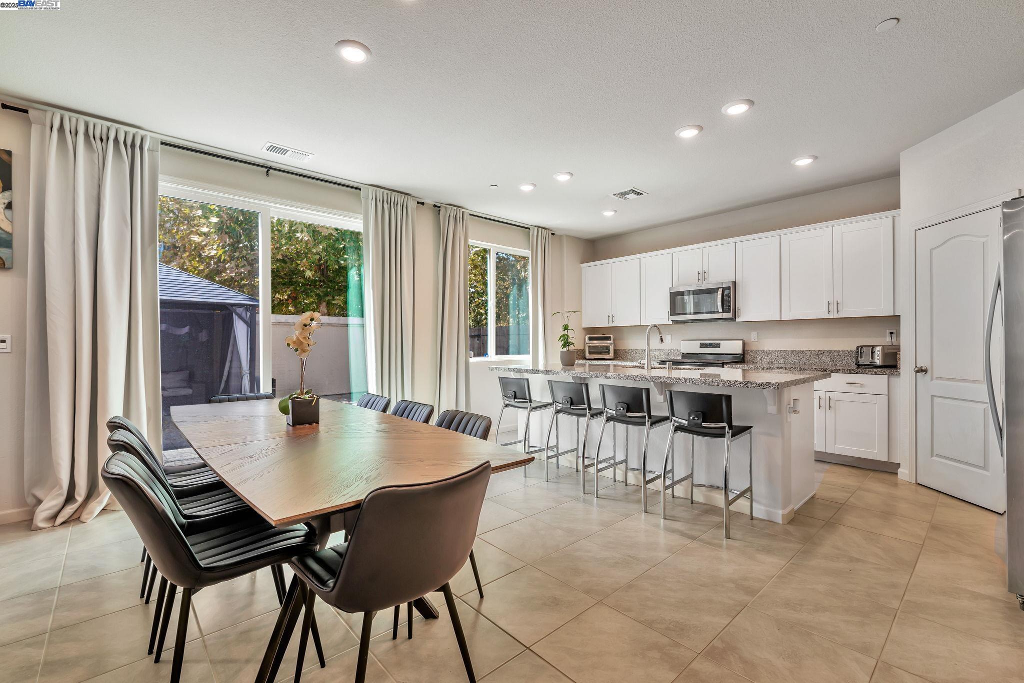 Detail Gallery Image 10 of 31 For 217 Agata Way, Oakley,  CA 94561 - 4 Beds | 3 Baths