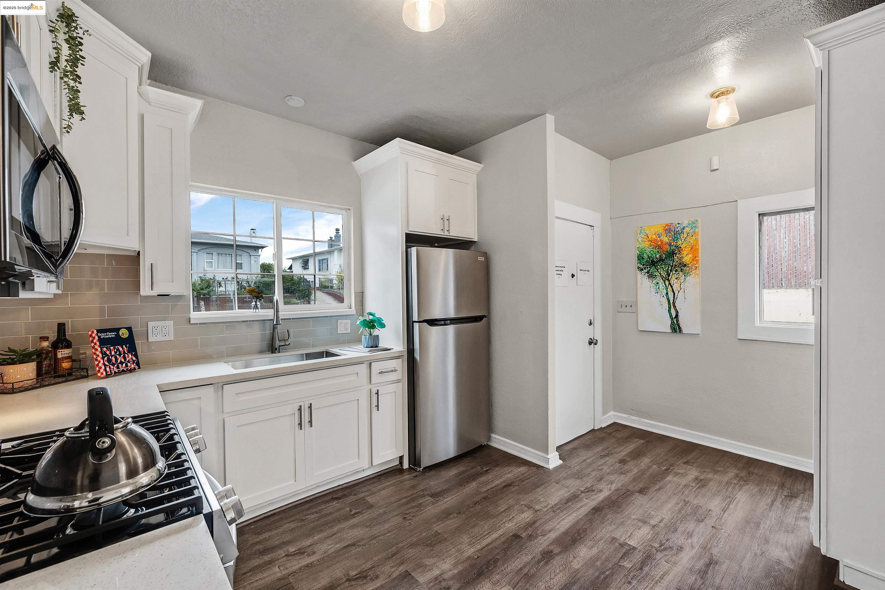 Detail Gallery Image 13 of 33 For 1641 E 20th Street, Oakland,  CA 94606 - 2 Beds | 1 Baths