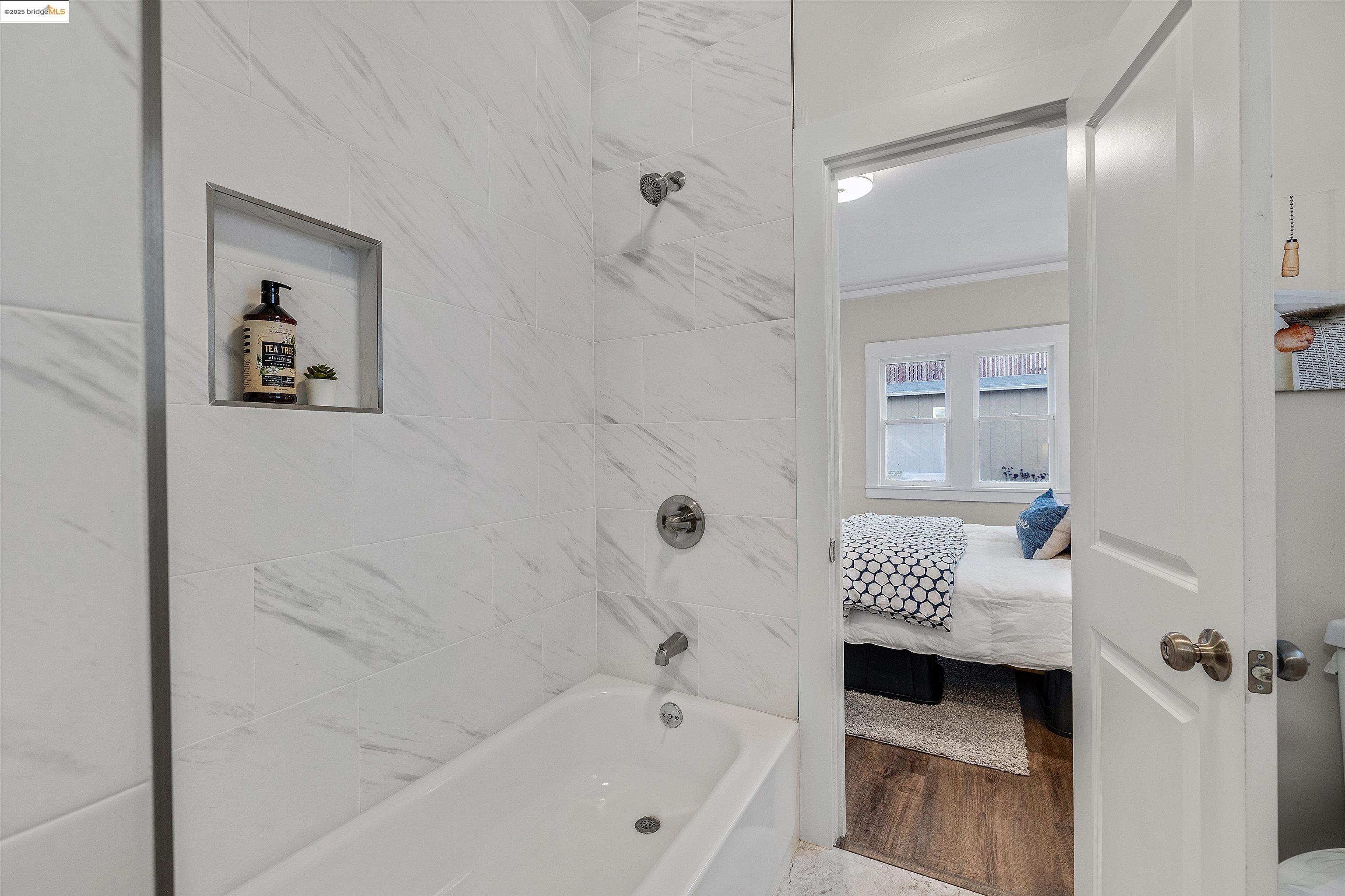 Detail Gallery Image 26 of 33 For 1641 E 20th Street, Oakland,  CA 94606 - 2 Beds | 1 Baths