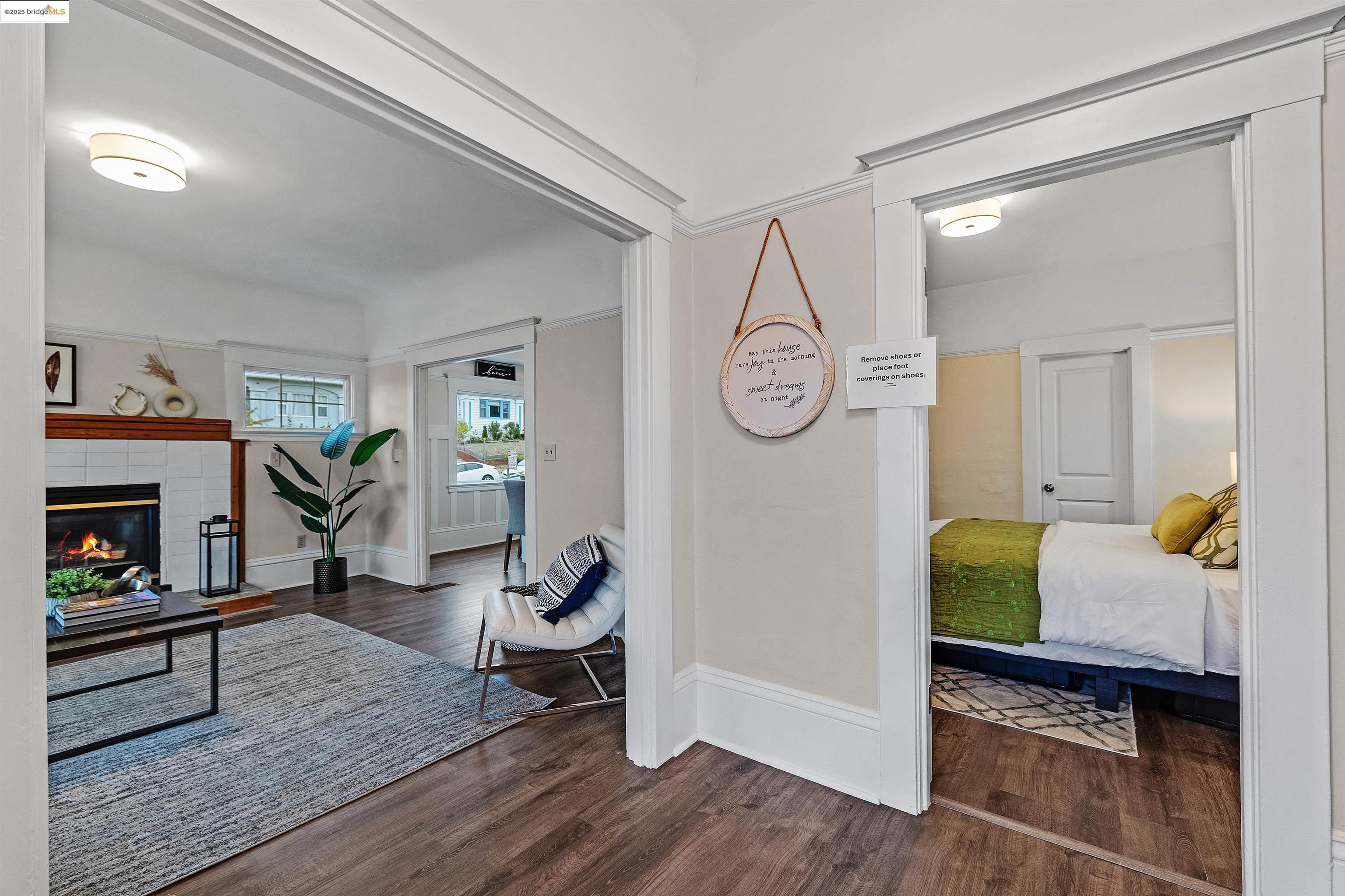 Detail Gallery Image 5 of 33 For 1641 E 20th Street, Oakland,  CA 94606 - 2 Beds | 1 Baths