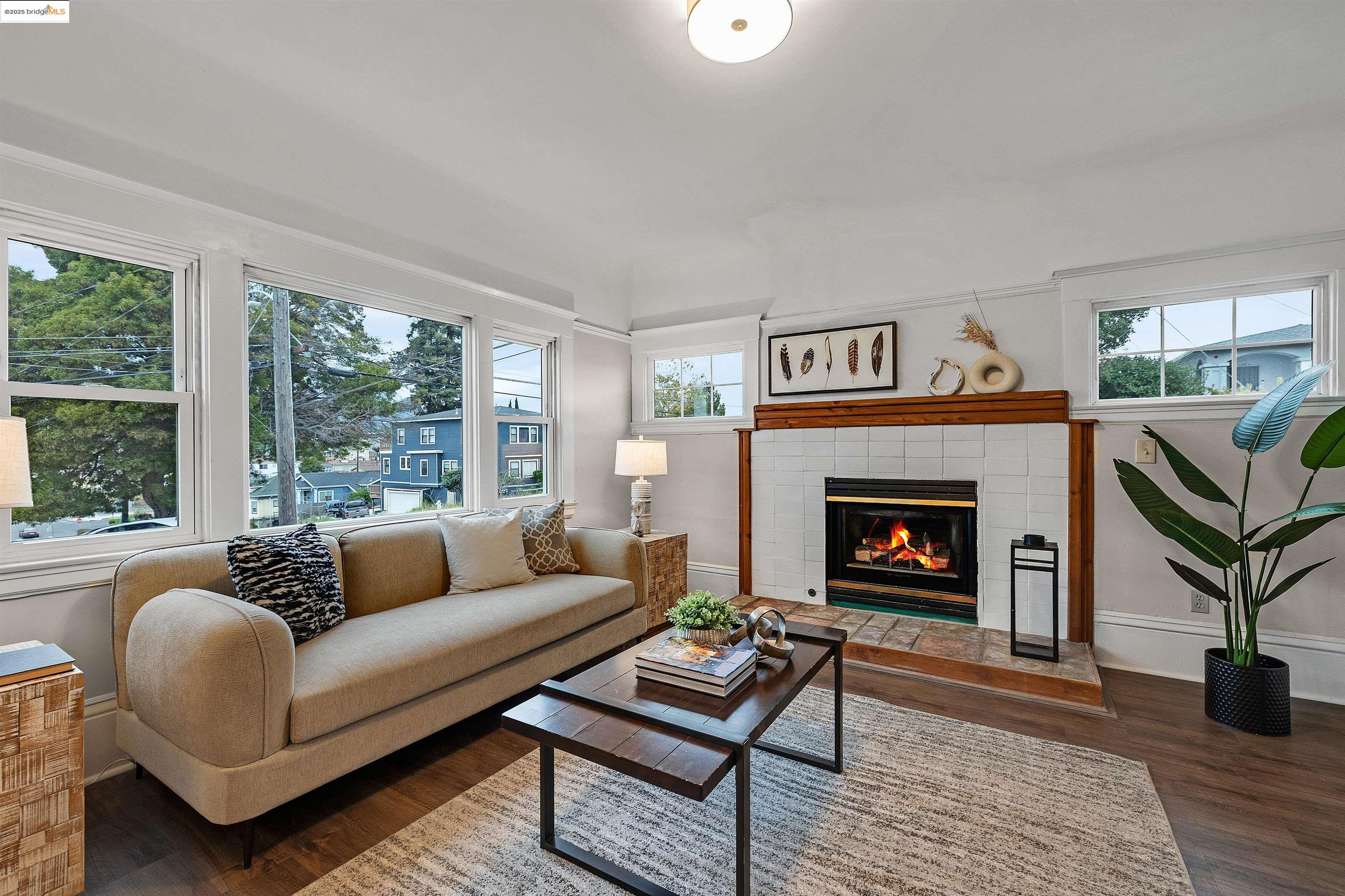 Detail Gallery Image 7 of 33 For 1641 E 20th Street, Oakland,  CA 94606 - 2 Beds | 1 Baths