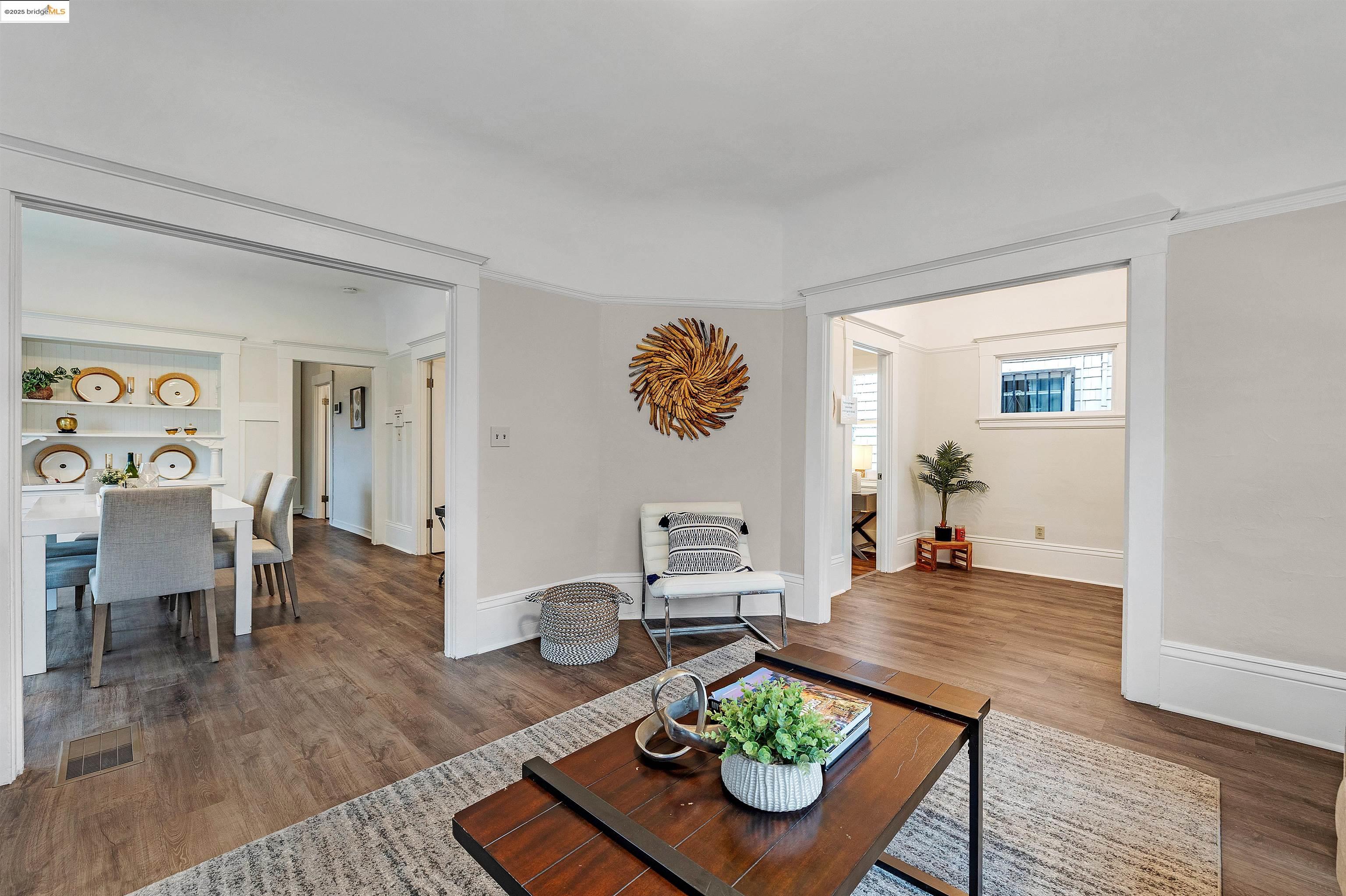 Detail Gallery Image 9 of 33 For 1641 E 20th Street, Oakland,  CA 94606 - 2 Beds | 1 Baths