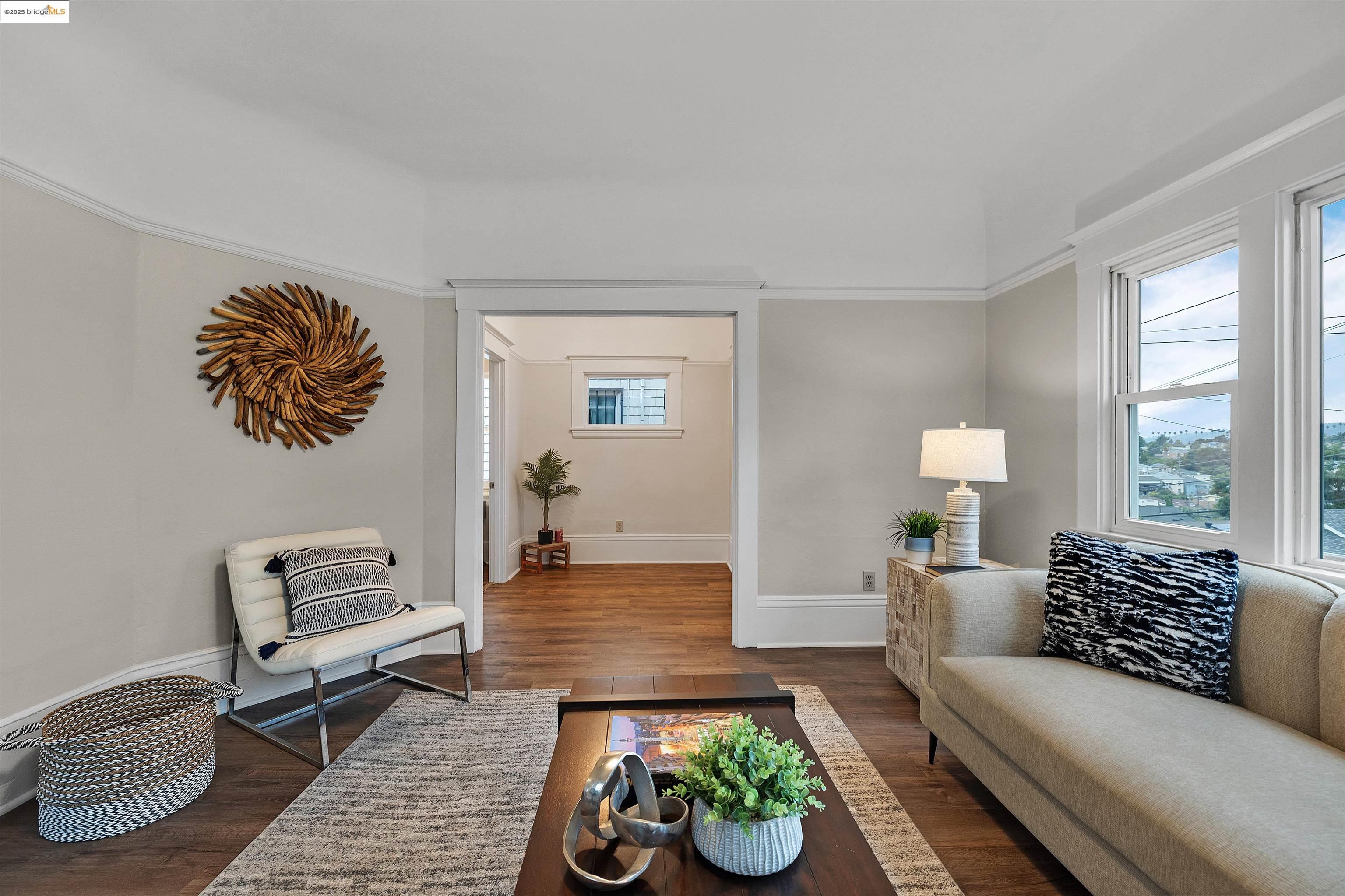 Detail Gallery Image 10 of 33 For 1641 E 20th Street, Oakland,  CA 94606 - 2 Beds | 1 Baths