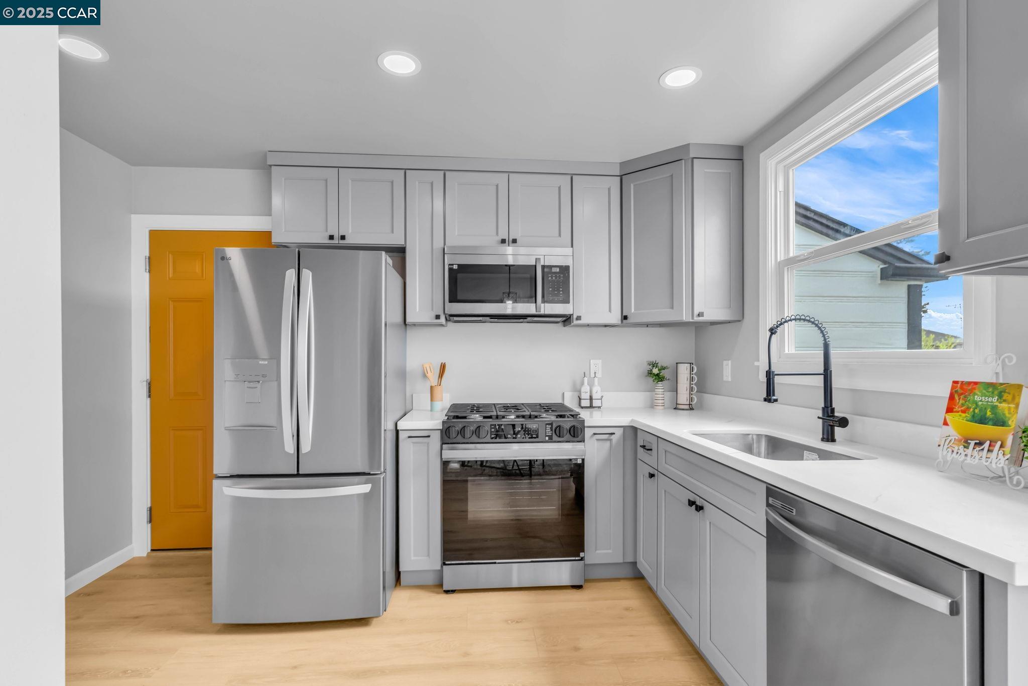 Detail Gallery Image 19 of 56 For 1827 Rheem Ave, Richmond,  CA 94801 - 2 Beds | 1 Baths
