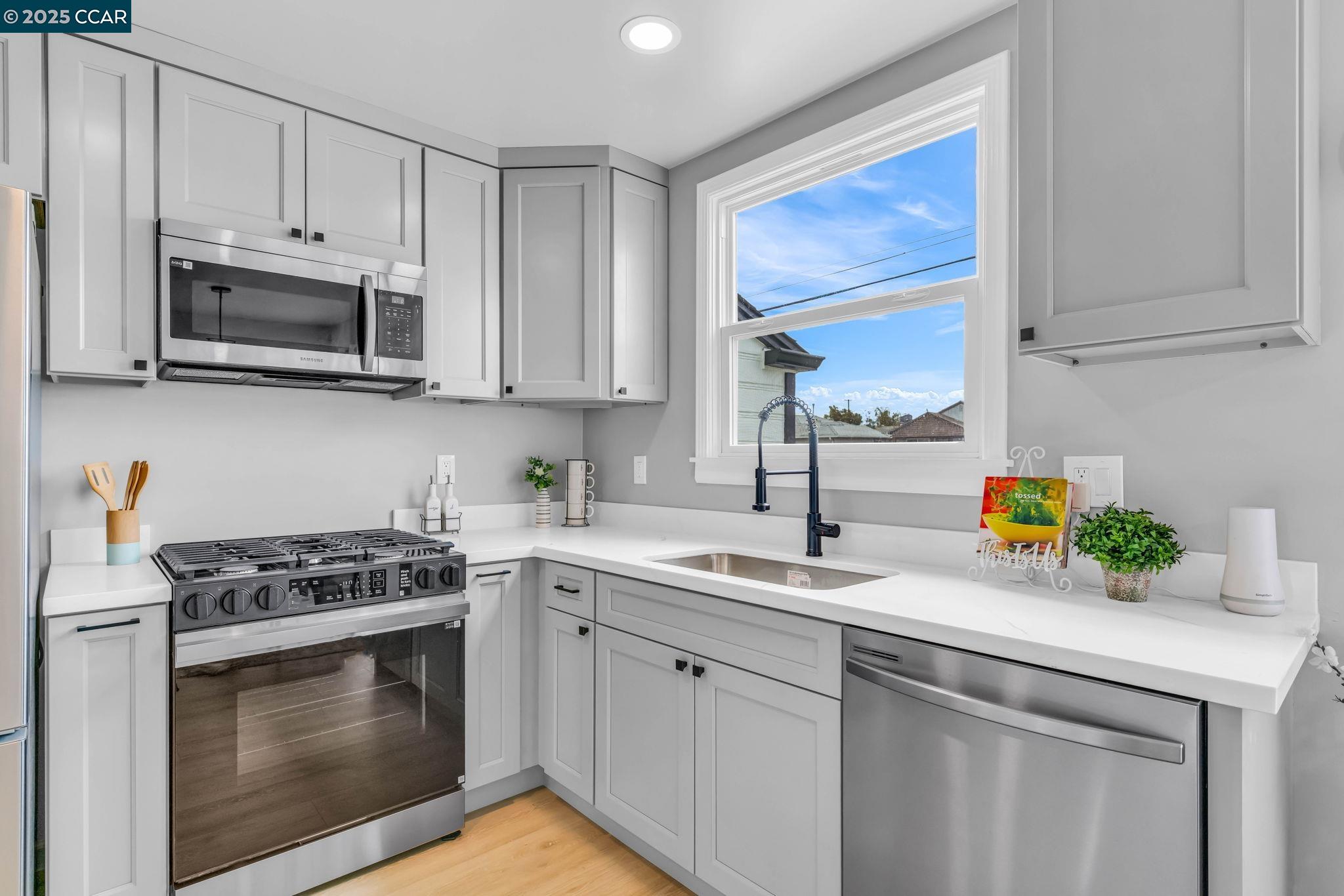 Detail Gallery Image 20 of 56 For 1827 Rheem Ave, Richmond,  CA 94801 - 2 Beds | 1 Baths