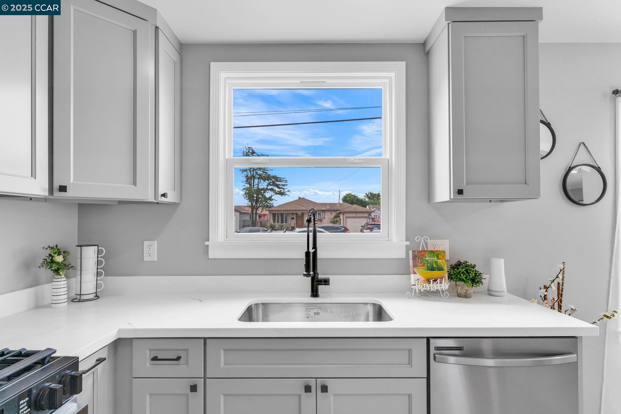 Detail Gallery Image 23 of 56 For 1827 Rheem Ave, Richmond,  CA 94801 - 2 Beds | 1 Baths