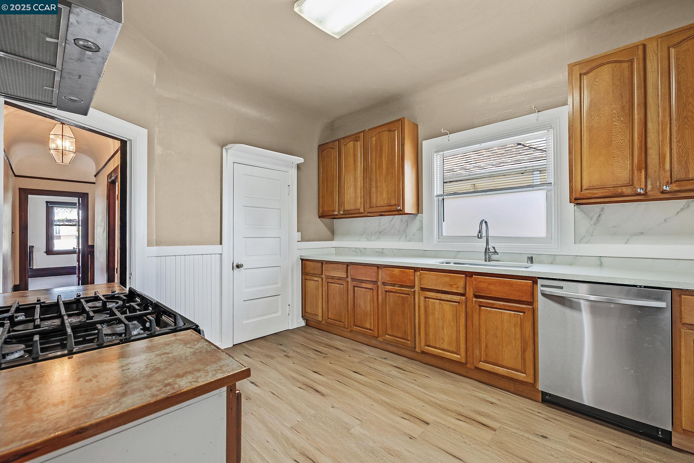 Detail Gallery Image 14 of 24 For 3102 Martin Luther King Way, Berkeley,  CA 94703 - 3 Beds | 1 Baths