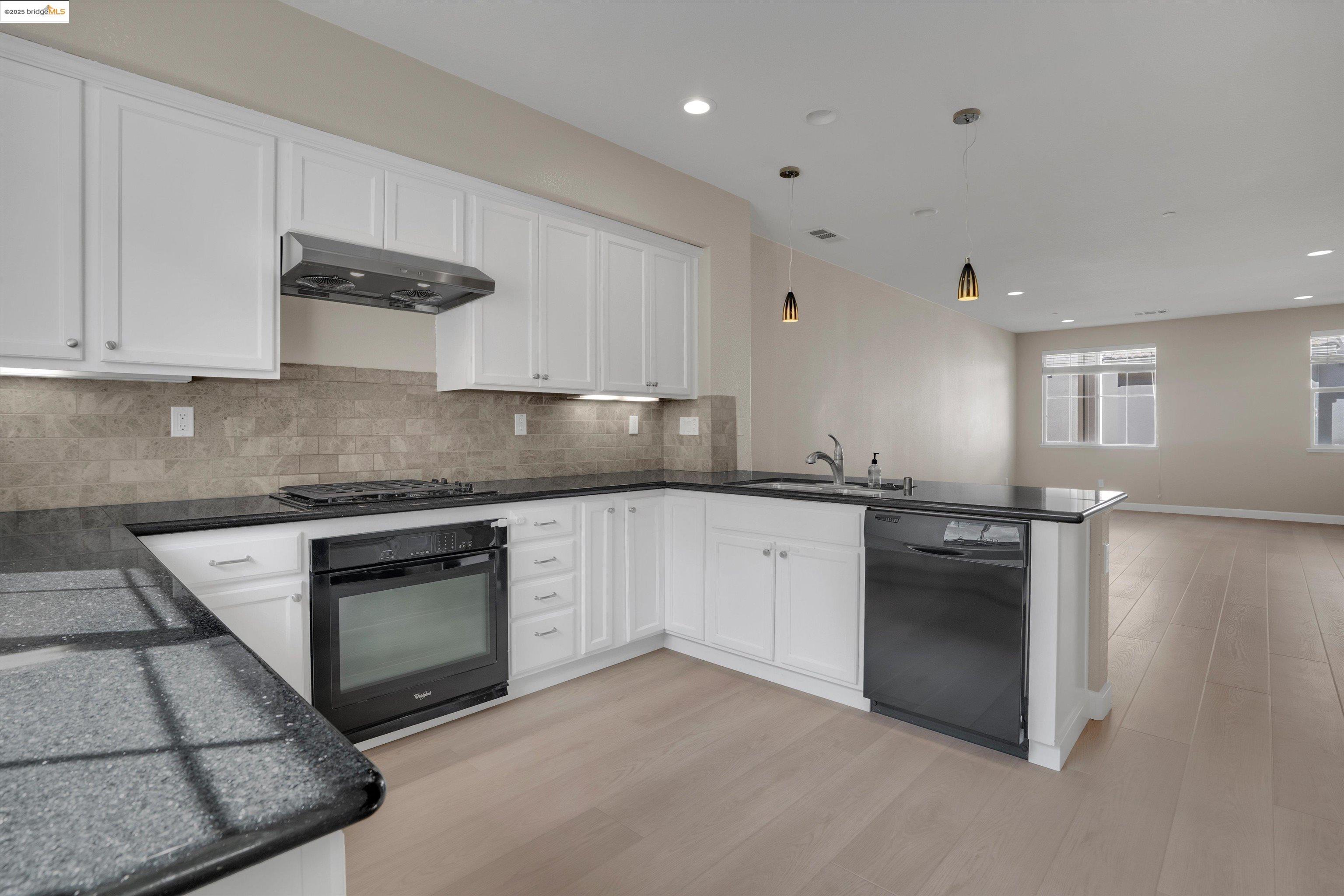 Photo #3: 41111244 Listing 