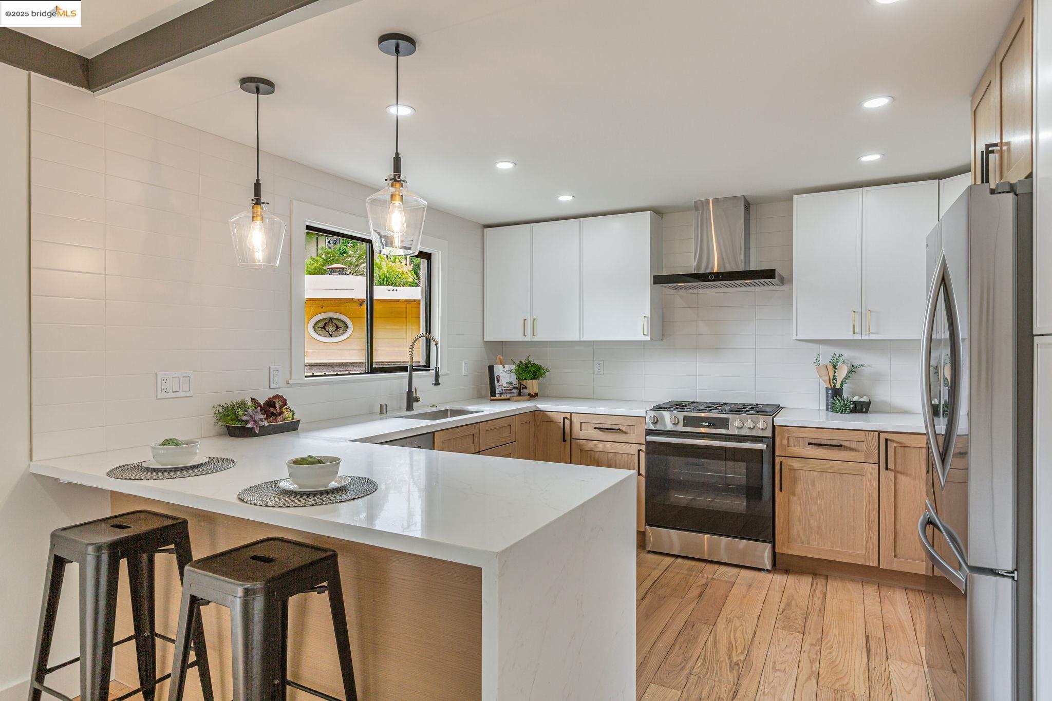 Detail Gallery Image 12 of 44 For 2 Hillcrest Ct, San Anselmo,  CA 94960 - 3 Beds | 2 Baths