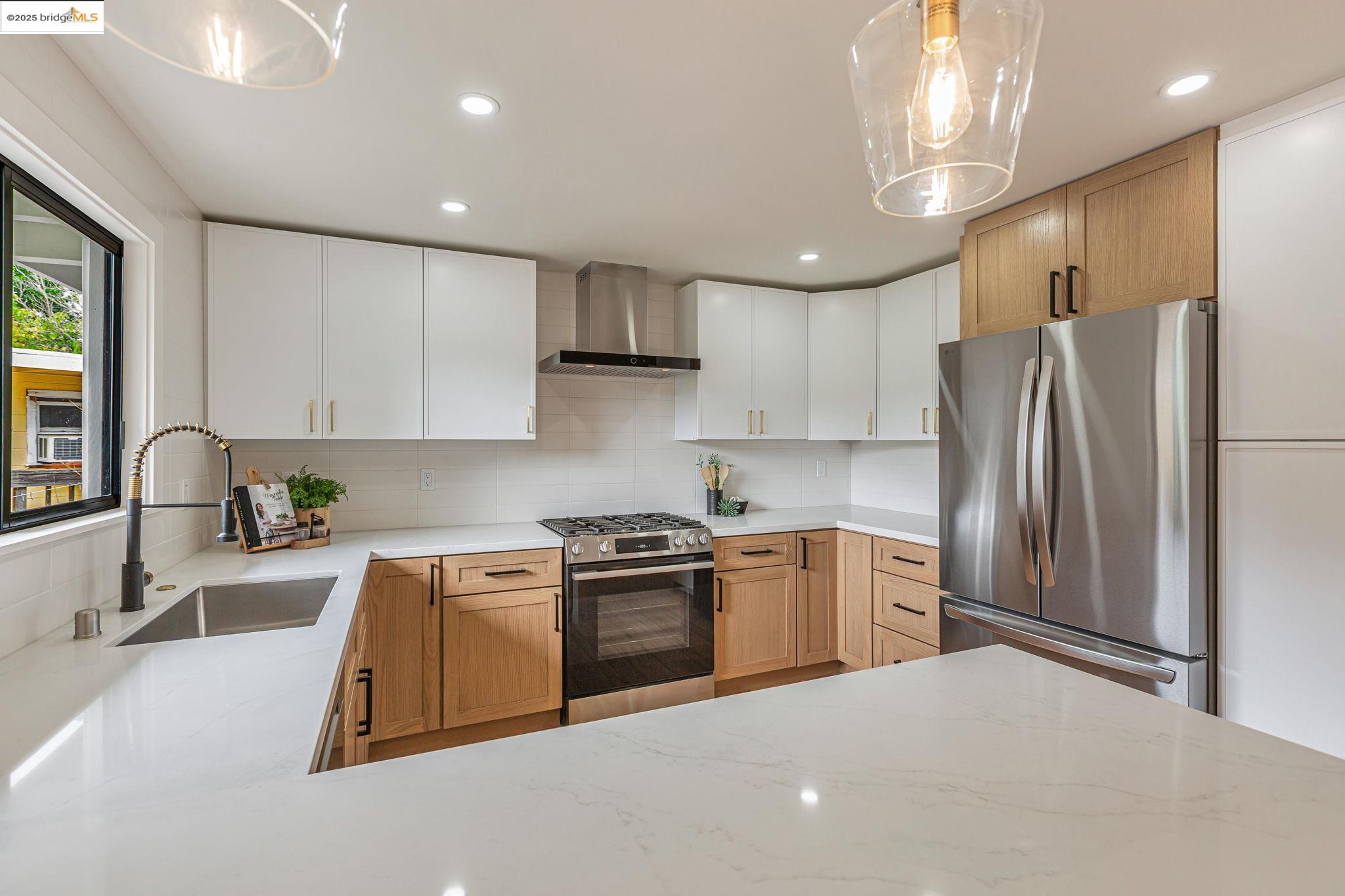 Detail Gallery Image 13 of 44 For 2 Hillcrest Ct, San Anselmo,  CA 94960 - 3 Beds | 2 Baths