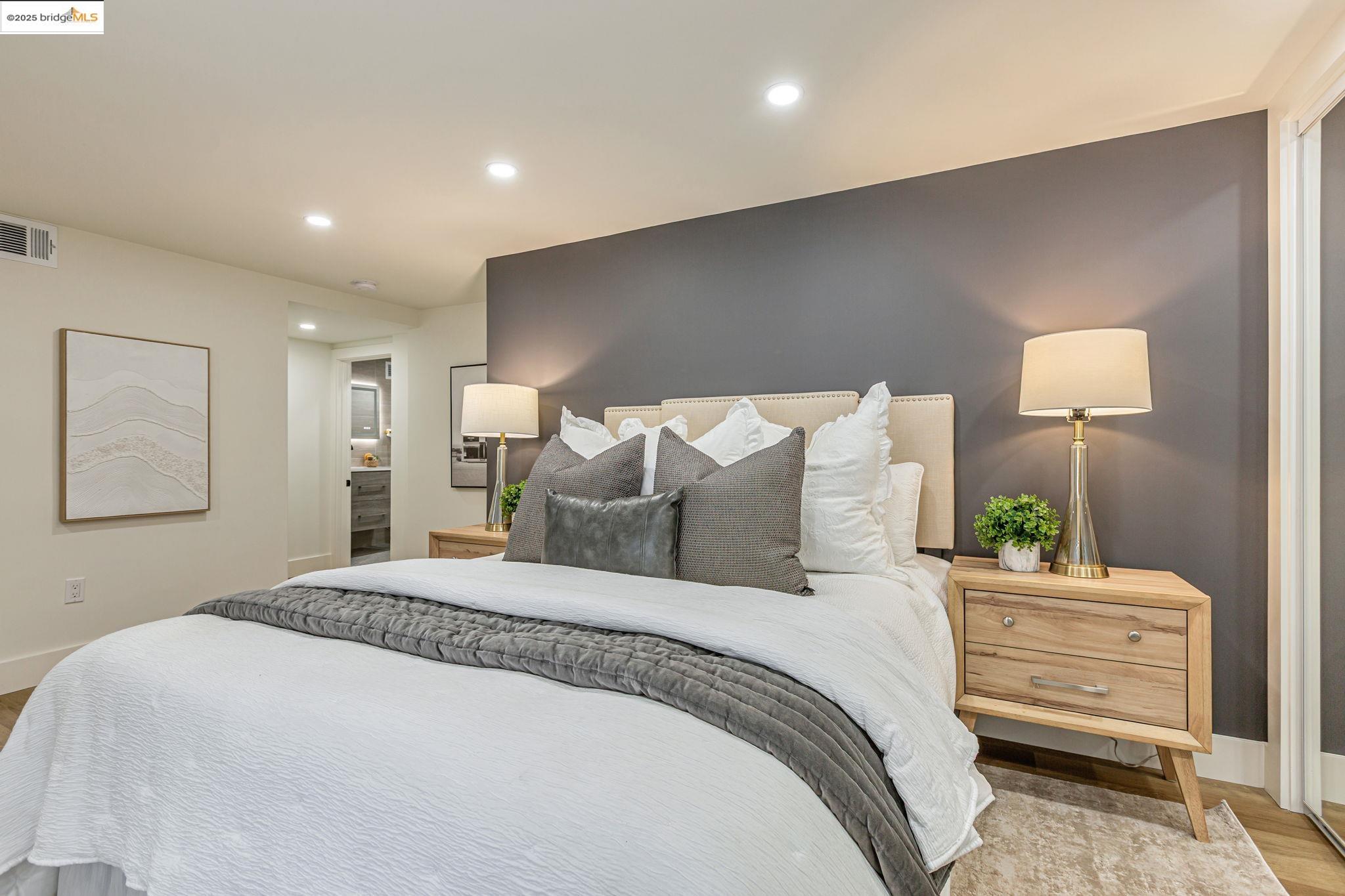 Detail Gallery Image 27 of 44 For 2 Hillcrest Ct, San Anselmo,  CA 94960 - 3 Beds | 2 Baths