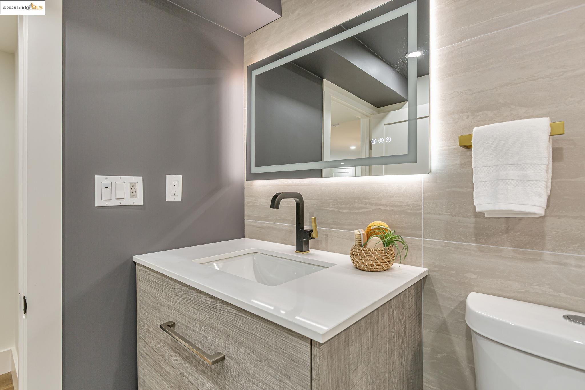 Detail Gallery Image 31 of 44 For 2 Hillcrest Ct, San Anselmo,  CA 94960 - 3 Beds | 2 Baths