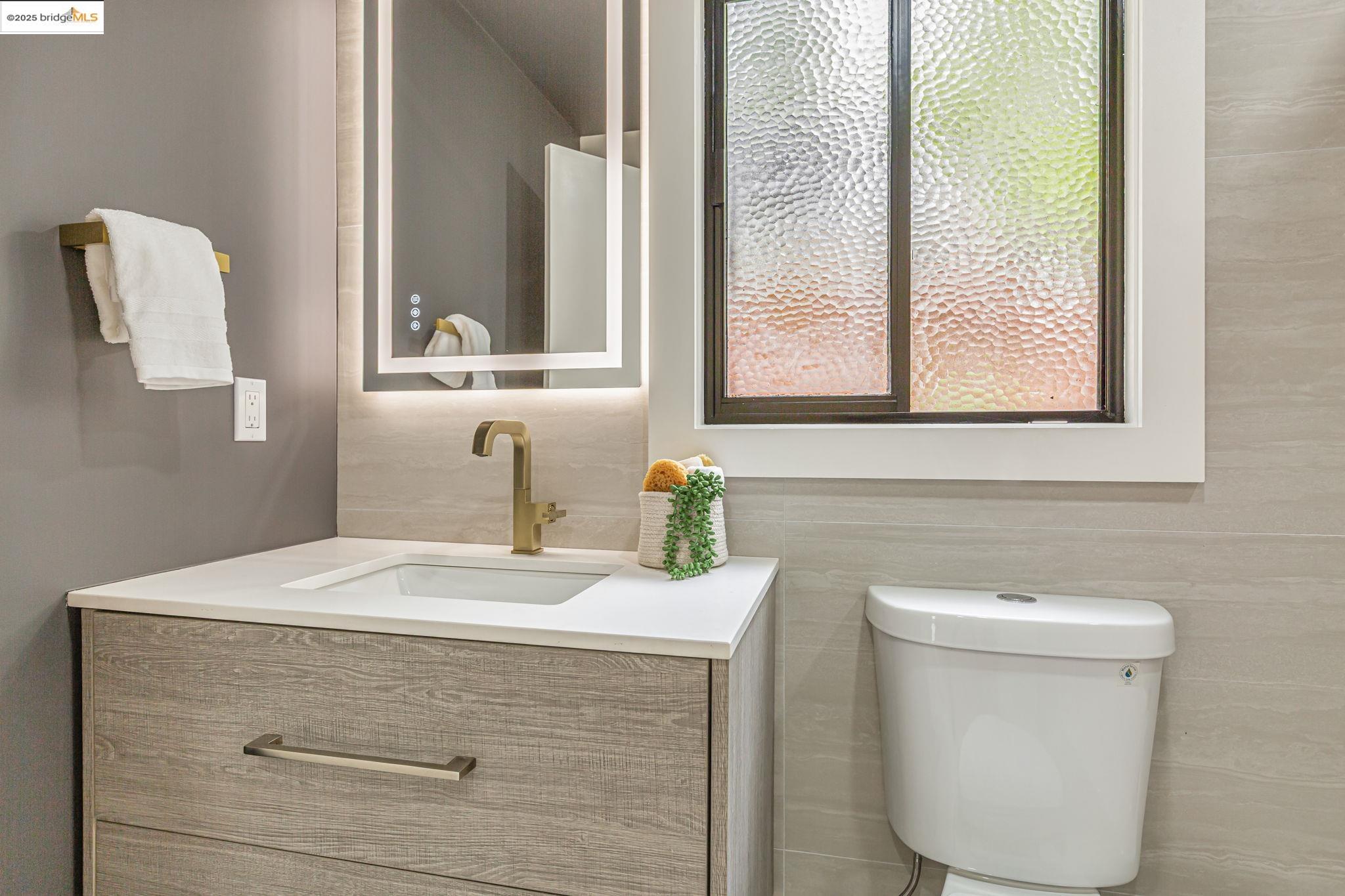 Detail Gallery Image 32 of 44 For 2 Hillcrest Ct, San Anselmo,  CA 94960 - 3 Beds | 2 Baths