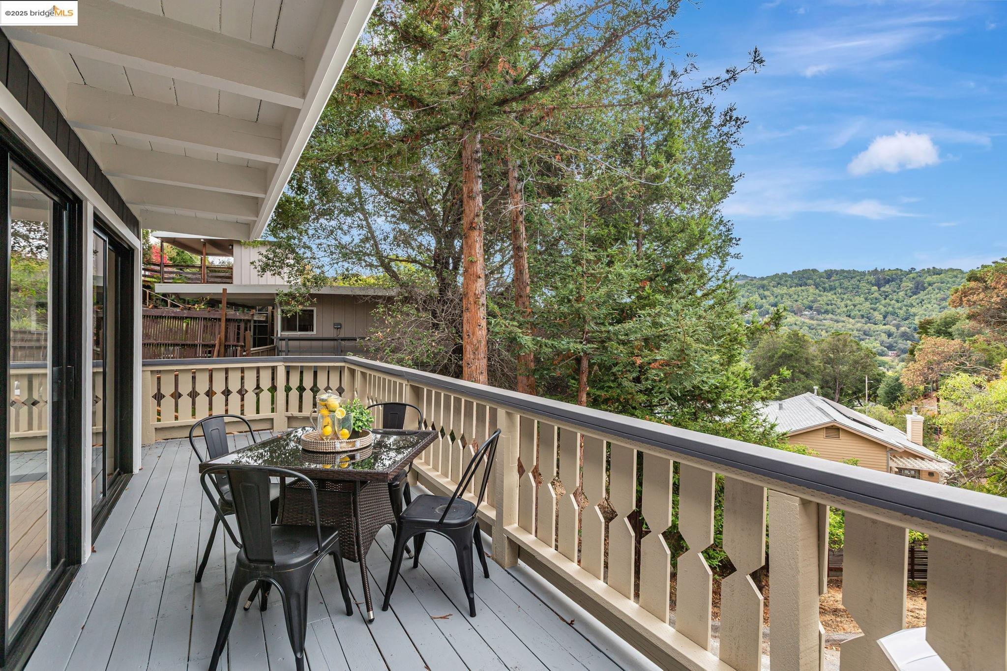 Detail Gallery Image 34 of 44 For 2 Hillcrest Ct, San Anselmo,  CA 94960 - 3 Beds | 2 Baths