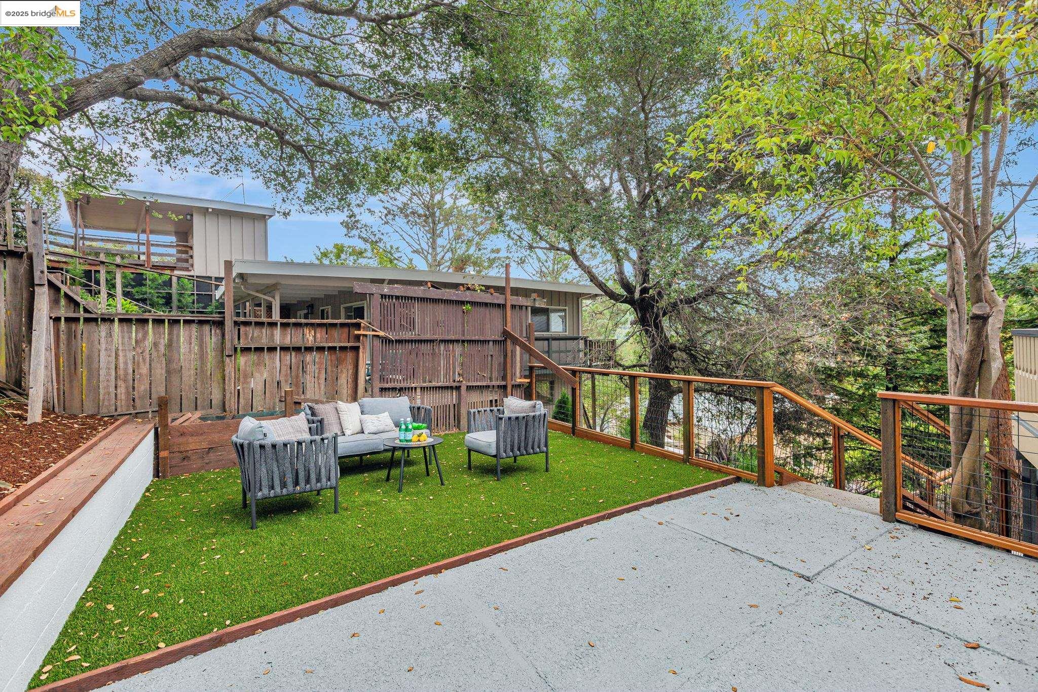 Detail Gallery Image 36 of 44 For 2 Hillcrest Ct, San Anselmo,  CA 94960 - 3 Beds | 2 Baths