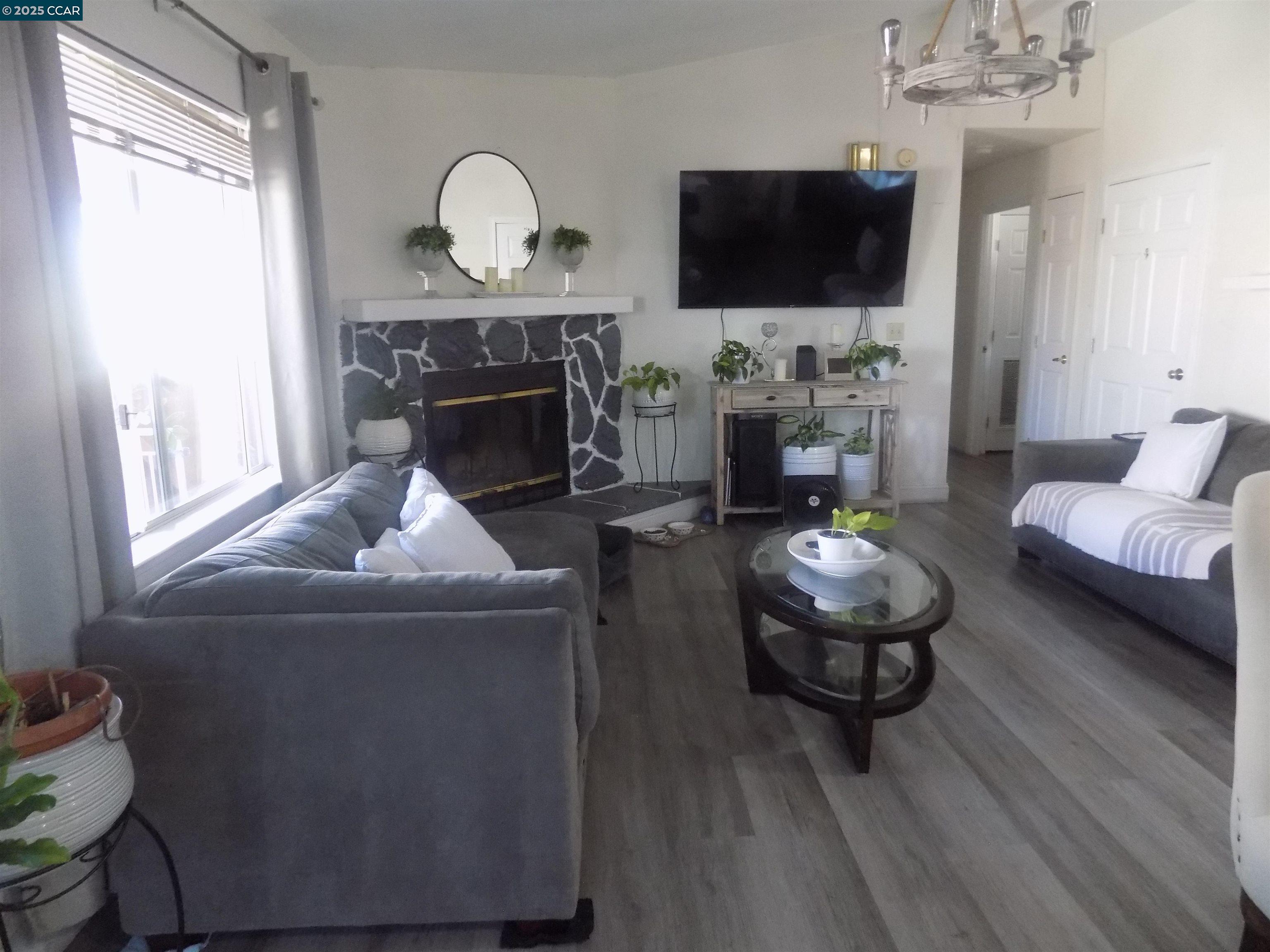 Detail Gallery Image 14 of 33 For 185 Damascus Loop, Pacheco,  CA 94553 - 4 Beds | 2 Baths
