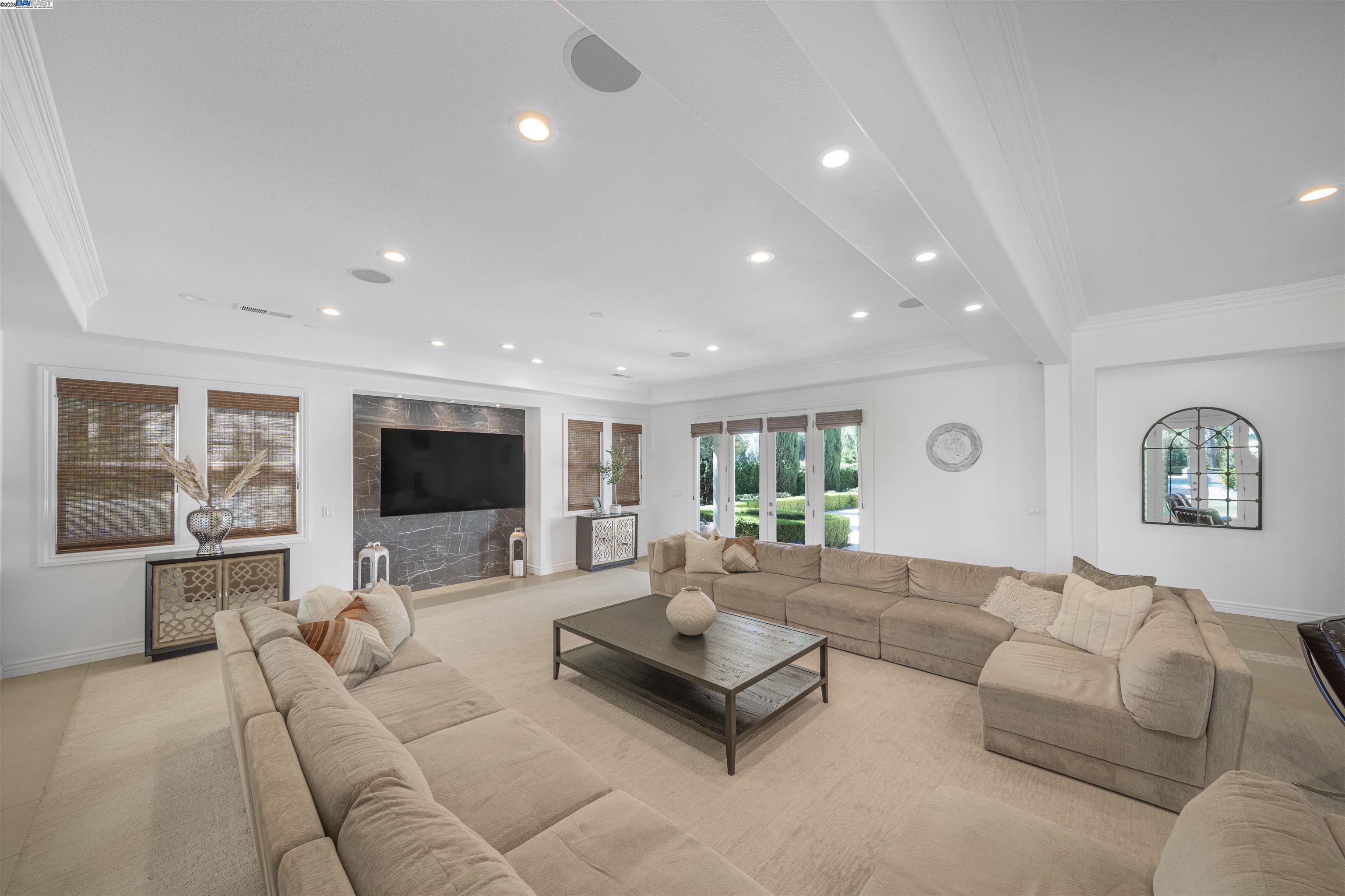 Detail Gallery Image 15 of 23 For Waterwell Way, Tracy,  CA 95304 - 7 Beds | 6/1 Baths