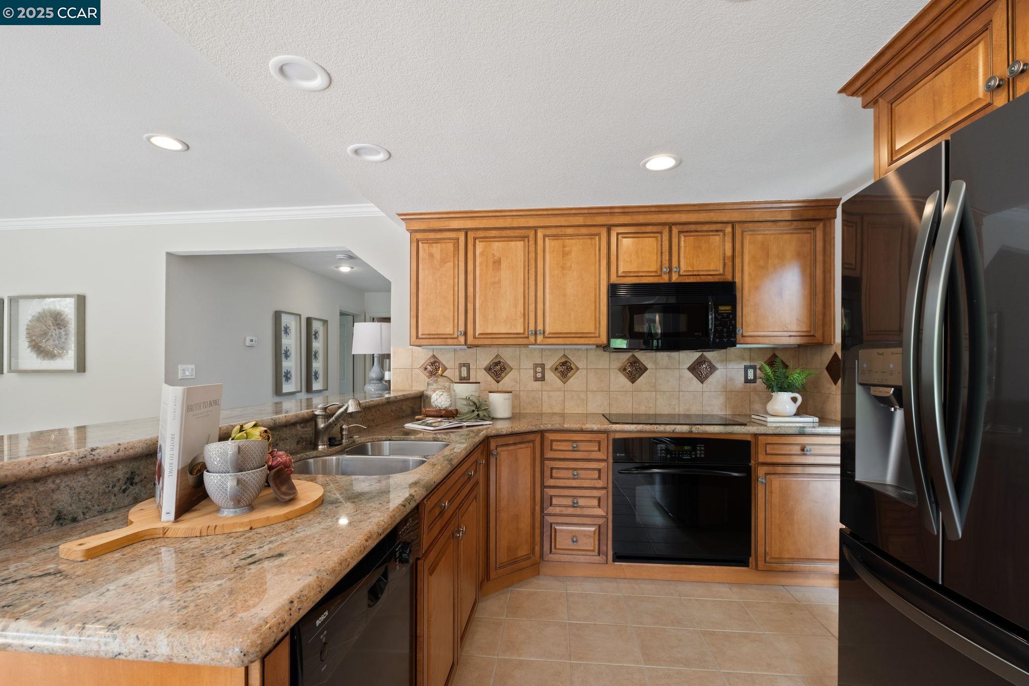 Detail Gallery Image 9 of 60 For 4728 Buckboard Way, Richmond,  CA 94803 - 4 Beds | 3 Baths