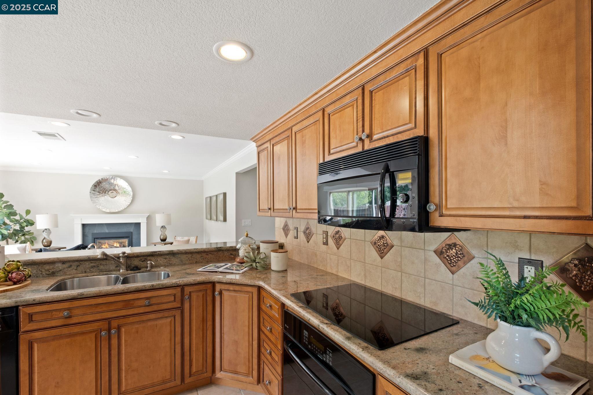 Detail Gallery Image 10 of 60 For 4728 Buckboard Way, Richmond,  CA 94803 - 4 Beds | 3 Baths