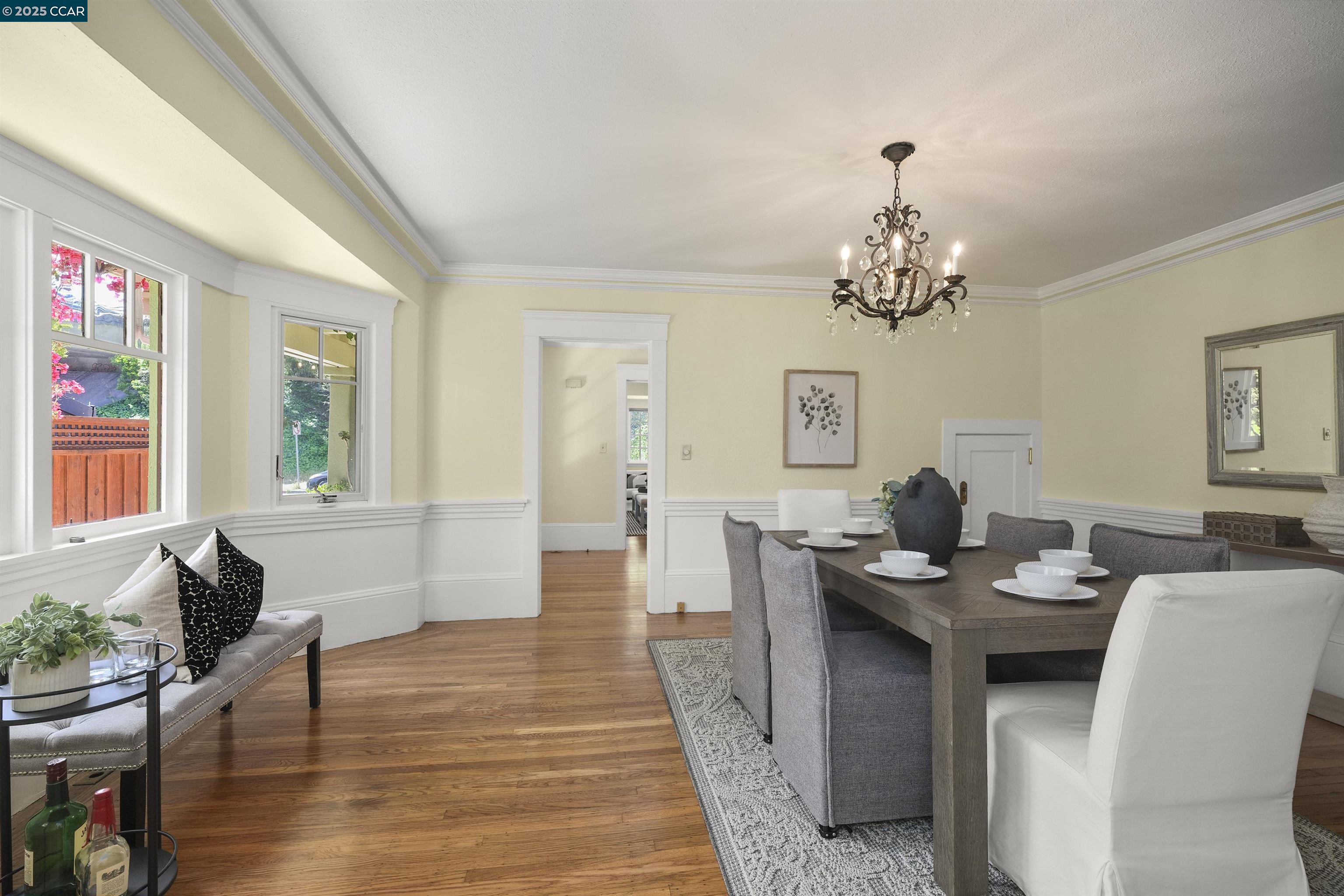 Detail Gallery Image 11 of 30 For 484 Forest St, Oakland,  CA 94618 - 2 Beds | 1/1 Baths