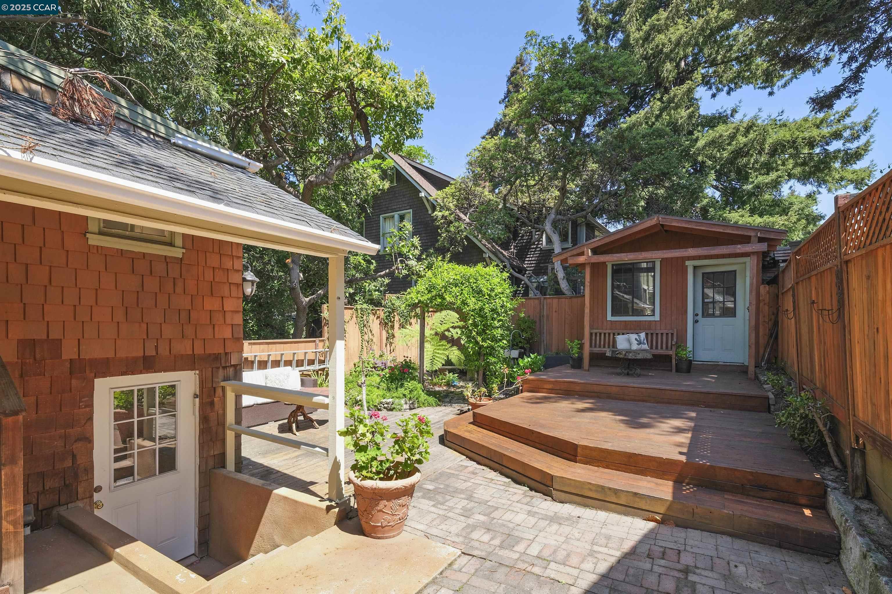 Detail Gallery Image 26 of 30 For 484 Forest St, Oakland,  CA 94618 - 2 Beds | 1/1 Baths