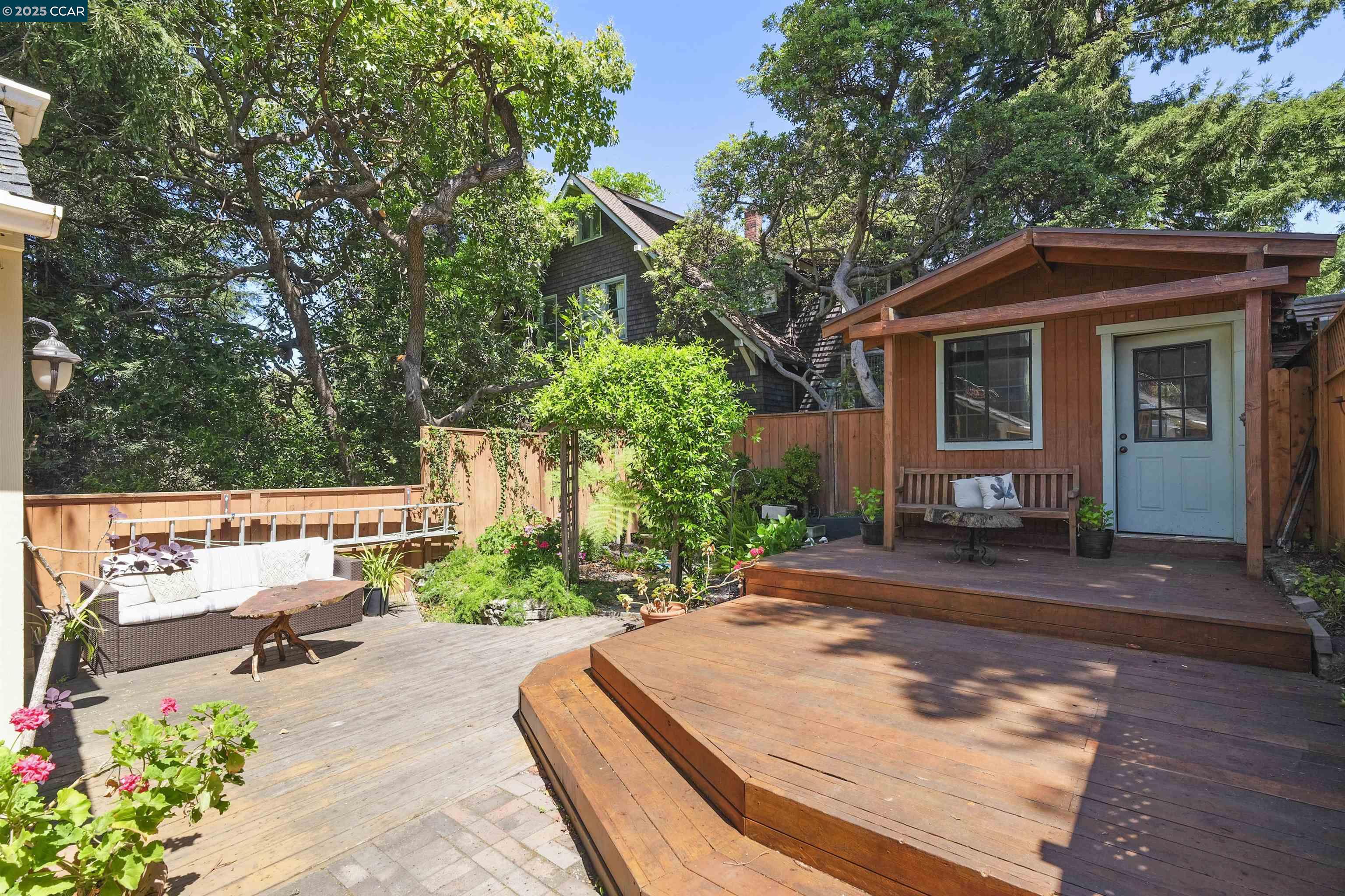 Detail Gallery Image 28 of 30 For 484 Forest St, Oakland,  CA 94618 - 2 Beds | 1/1 Baths
