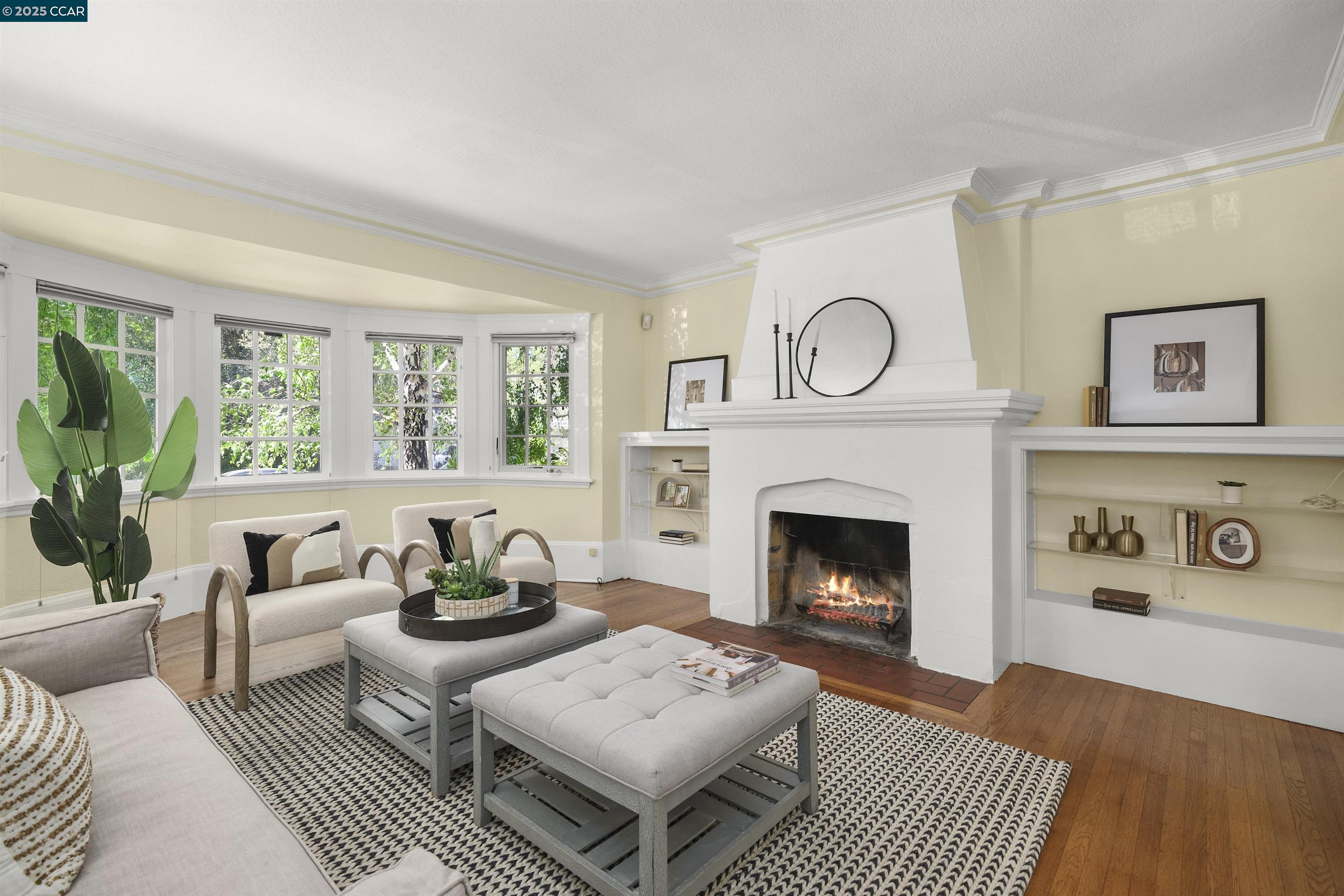 Detail Gallery Image 7 of 30 For 484 Forest St, Oakland,  CA 94618 - 2 Beds | 1/1 Baths