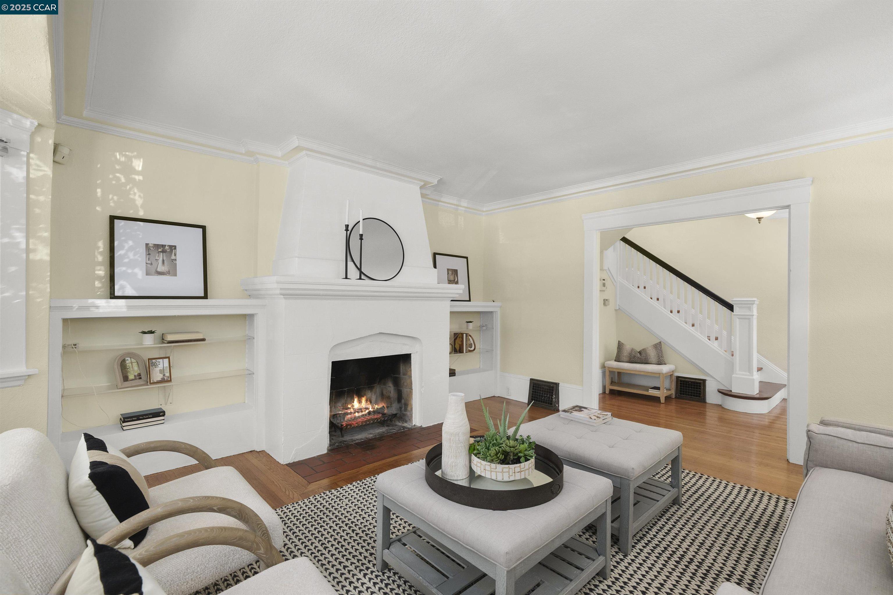 Detail Gallery Image 8 of 30 For 484 Forest St, Oakland,  CA 94618 - 2 Beds | 1/1 Baths