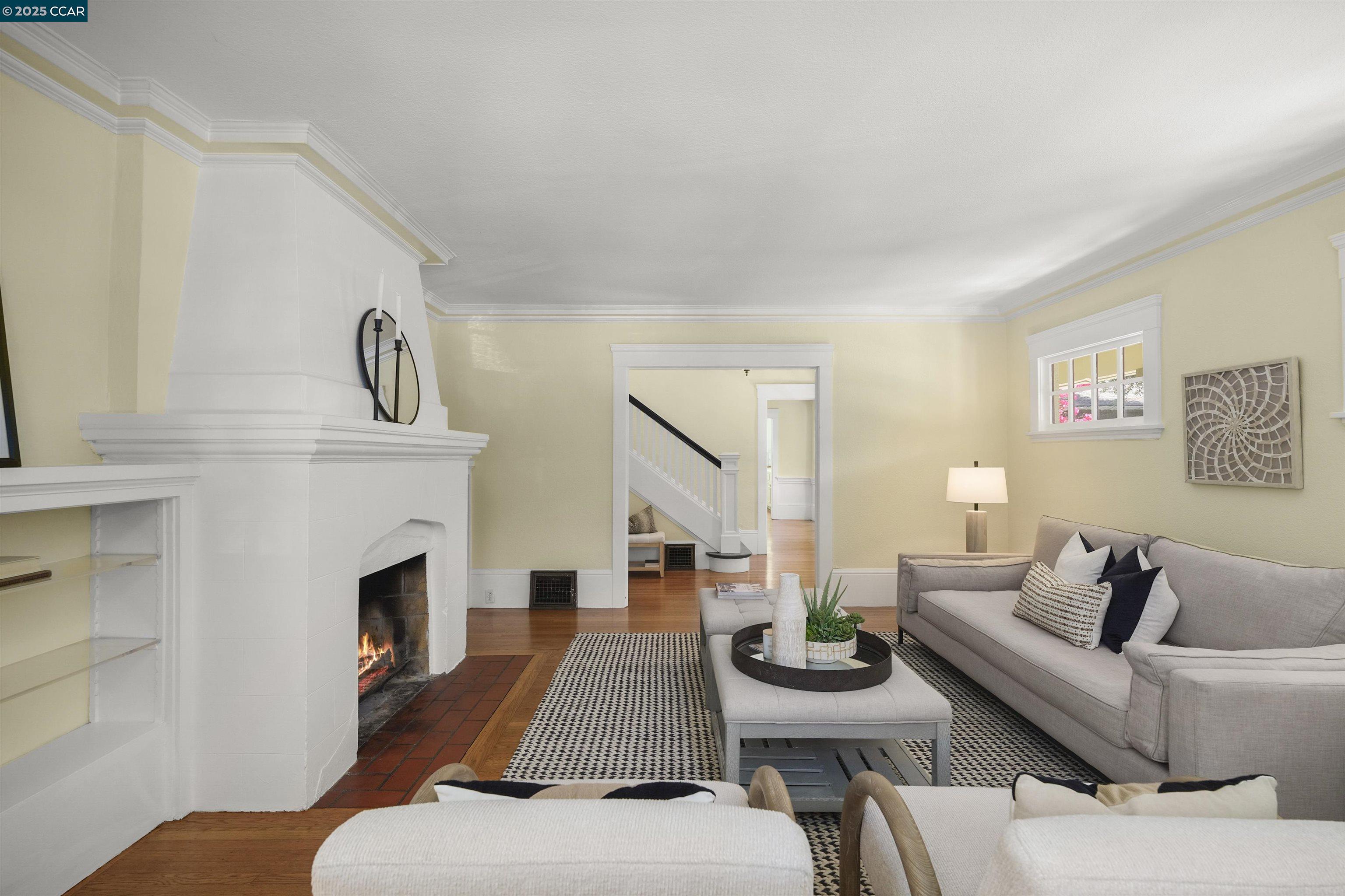 Detail Gallery Image 9 of 30 For 484 Forest St, Oakland,  CA 94618 - 2 Beds | 1/1 Baths