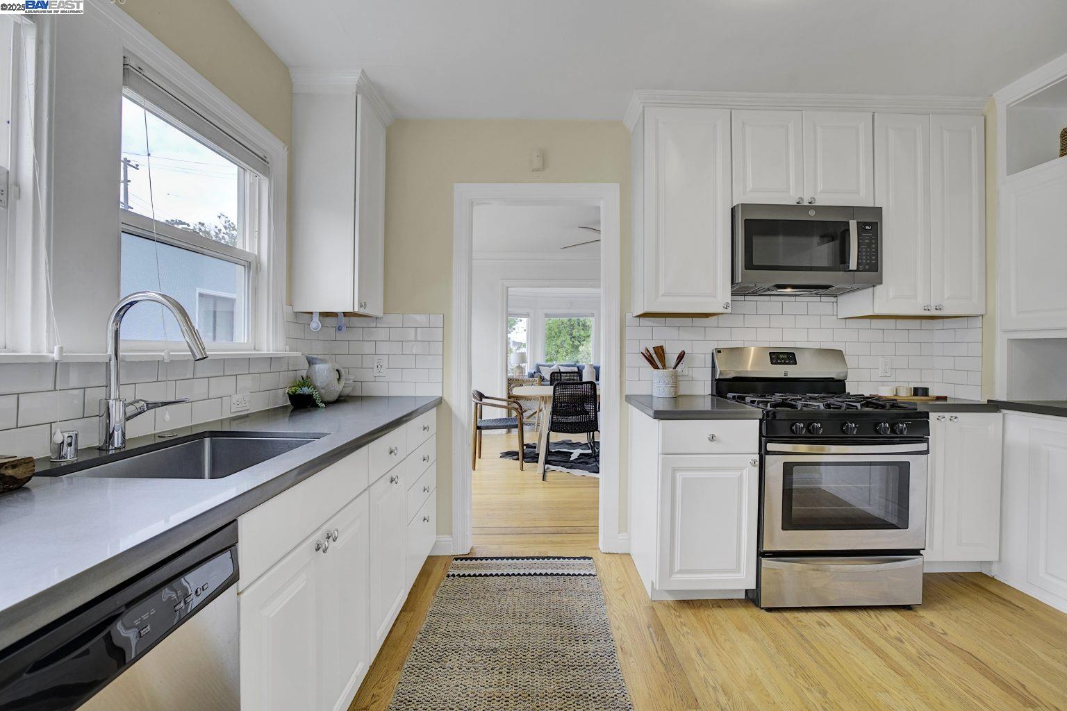 Detail Gallery Image 18 of 44 For 6120 Camden St, Oakland,  CA 94605 - 3 Beds | 2 Baths