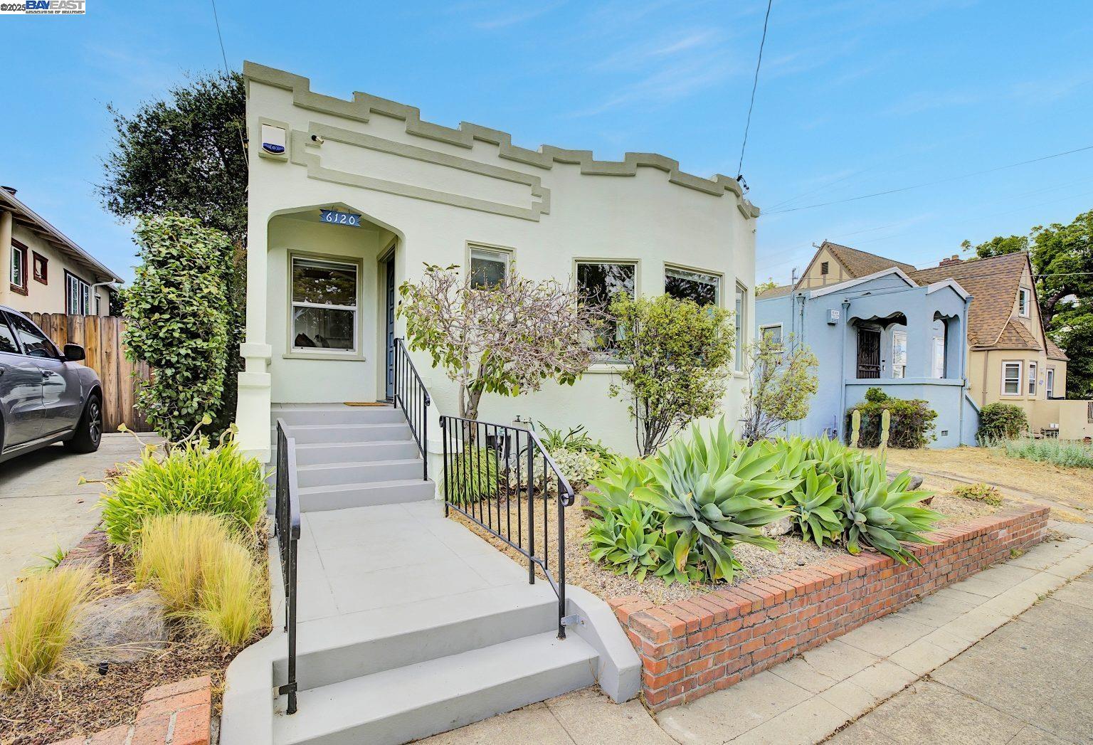 Detail Gallery Image 4 of 44 For 6120 Camden St, Oakland,  CA 94605 - 3 Beds | 2 Baths