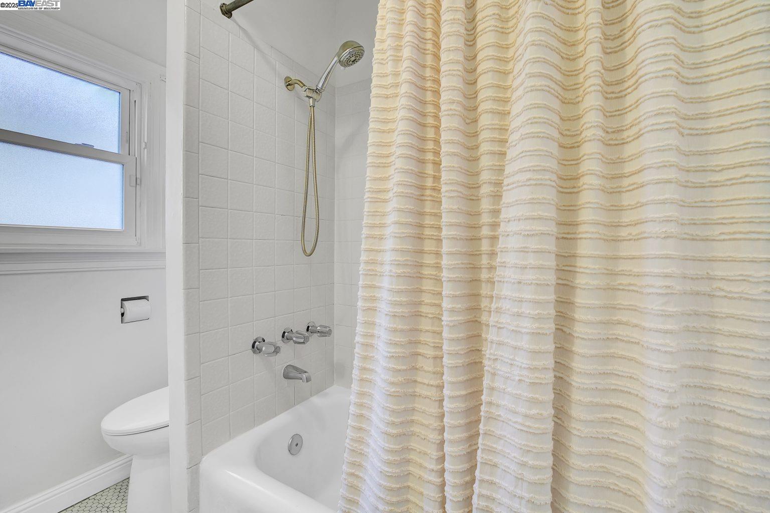 Detail Gallery Image 31 of 44 For 6120 Camden St, Oakland,  CA 94605 - 3 Beds | 2 Baths