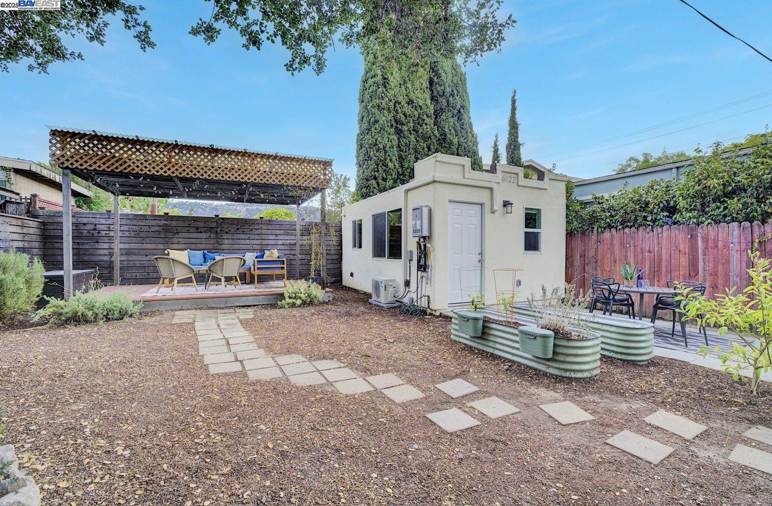 Detail Gallery Image 36 of 44 For 6120 Camden St, Oakland,  CA 94605 - 3 Beds | 2 Baths