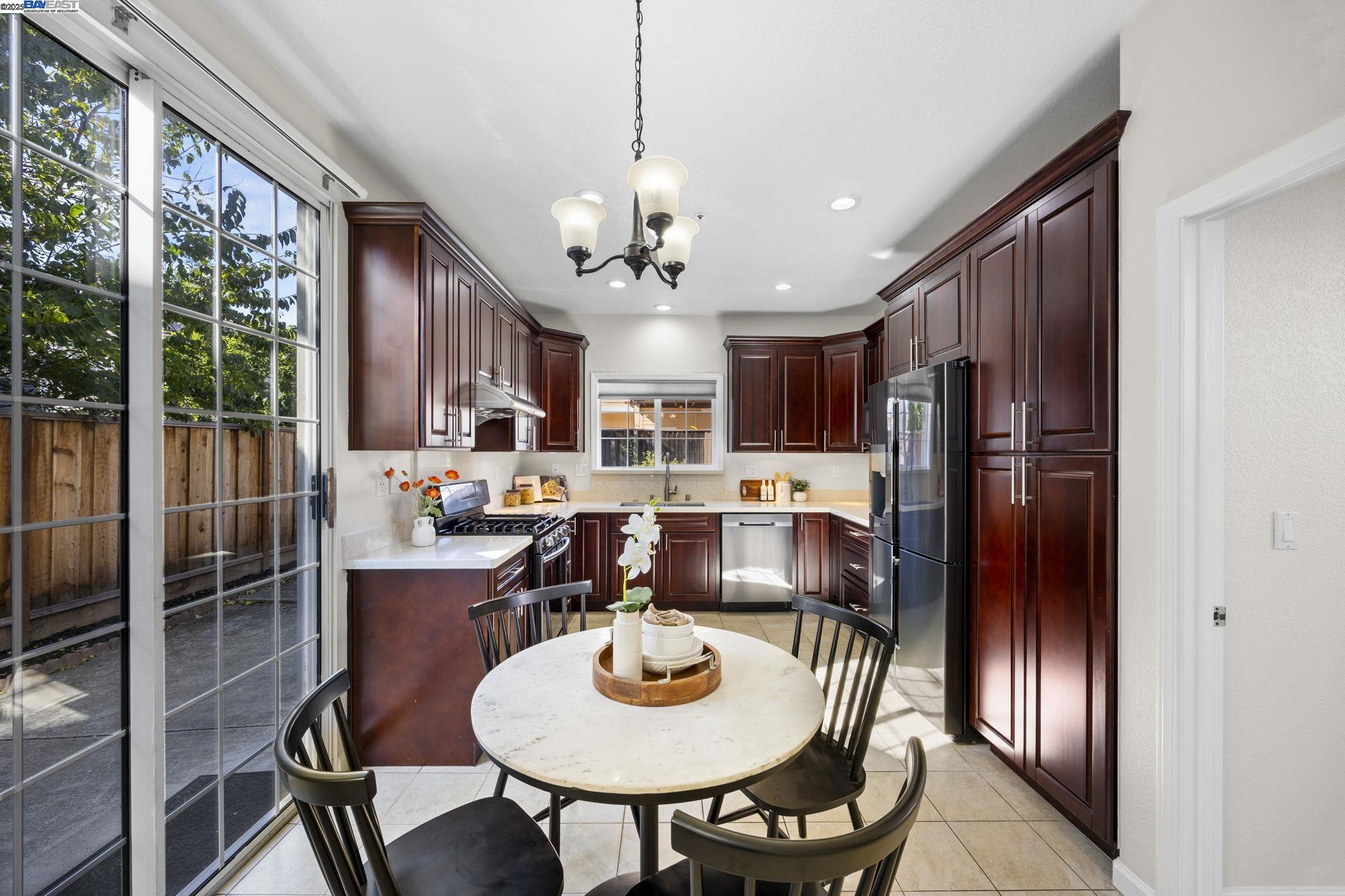 Detail Gallery Image 16 of 37 For 4325 Horner St, Union City,  CA 94587 - 4 Beds | 2/1 Baths